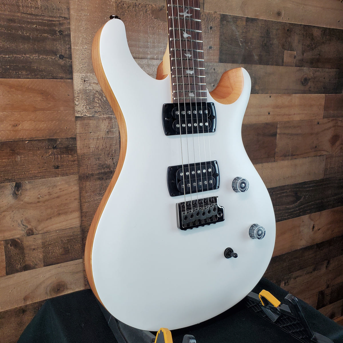 PRS SE CE 24 Satin - Flat White Top, C&M Exclusive - Black / Smoked Hardware
