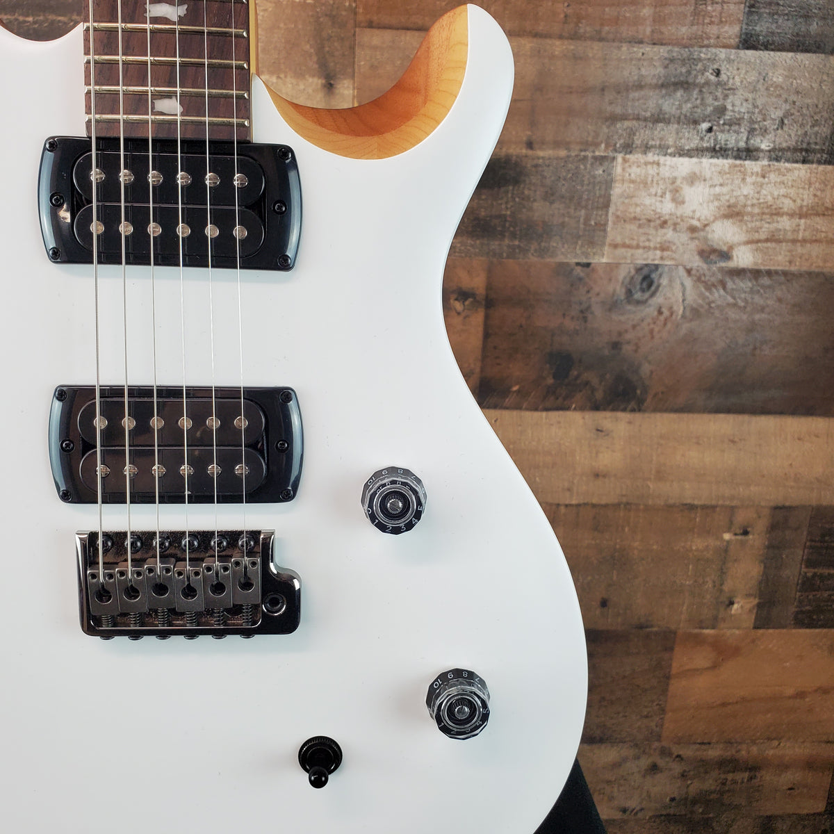 PRS SE CE 24 Satin - Flat White Top, C&M Exclusive - Black / Smoked Hardware