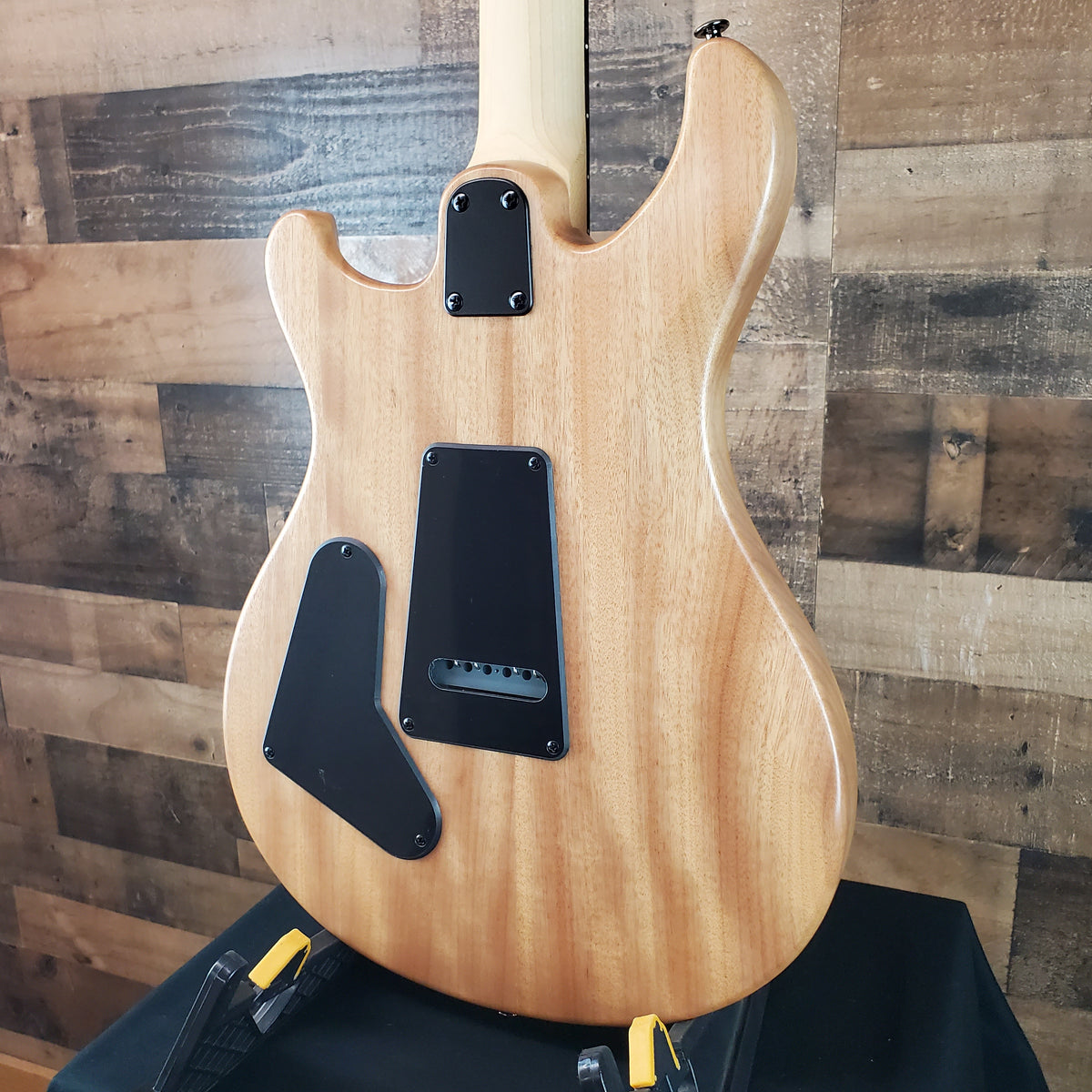 PRS SE CE 24 Satin - Flat White Top, C&M Exclusive - Black / Smoked Hardware