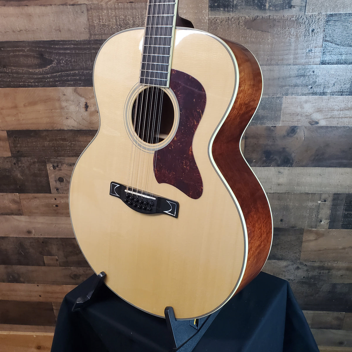 Eastman AC330E-12 Jumbo 12-string Acoustic-electric Guitar Natural