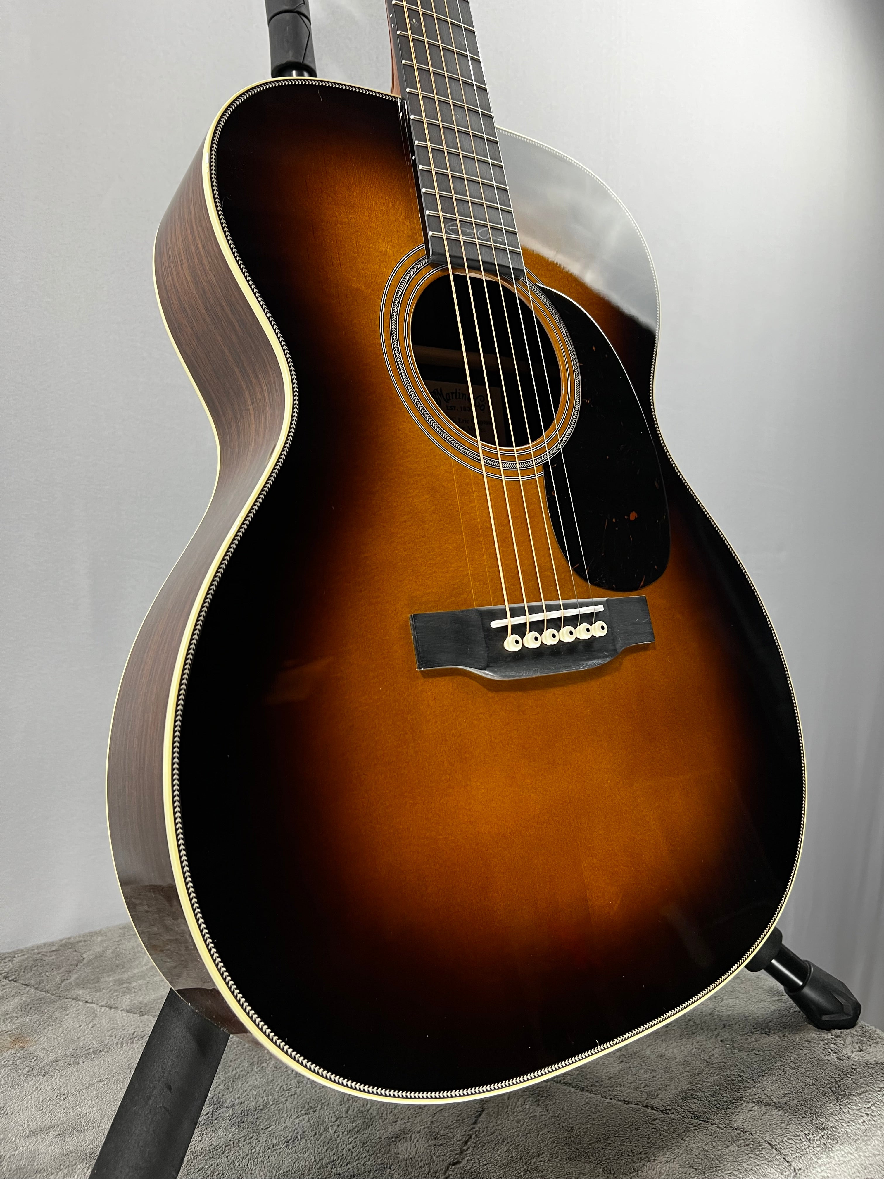 000-28EC Eric Clapton Acoustic Guitar - Vintage Sunburst #976