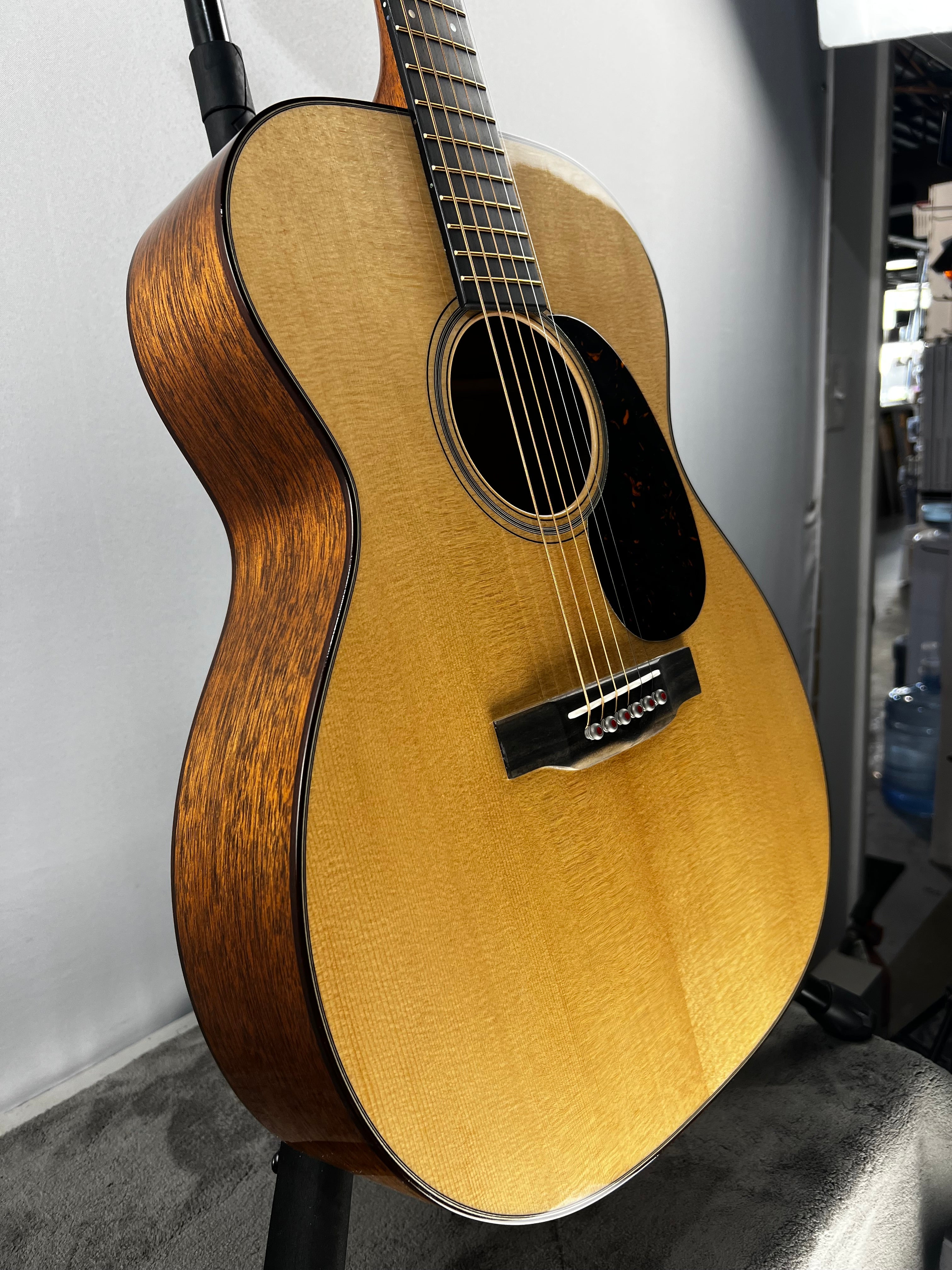 000-18 Modern Deluxe Acoustic Guitar - Natural #447 GET PLEK'D!