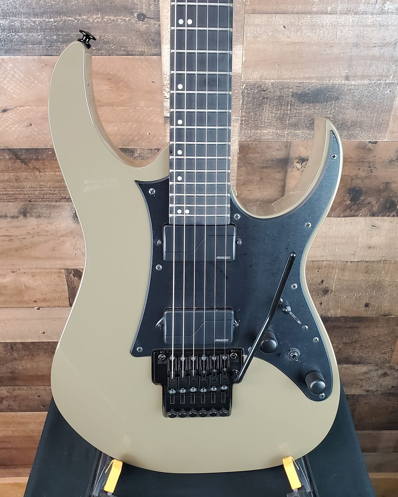 Ibanez Prestige RGR5130KM, Kahki Metallic, Hard Shell Case, 512