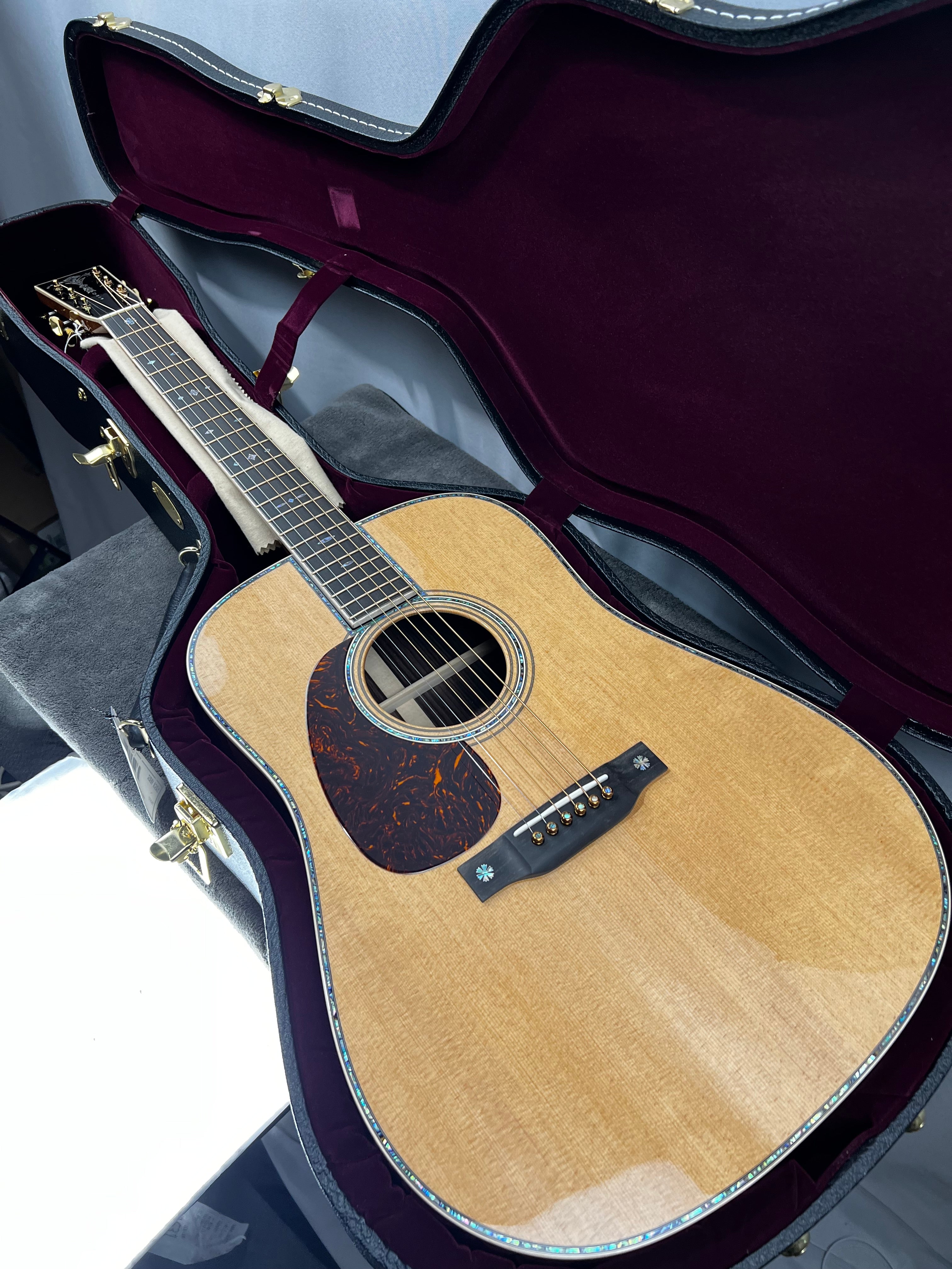 D-42L Modern Deluxe Acoustic Guitar - Natural #556