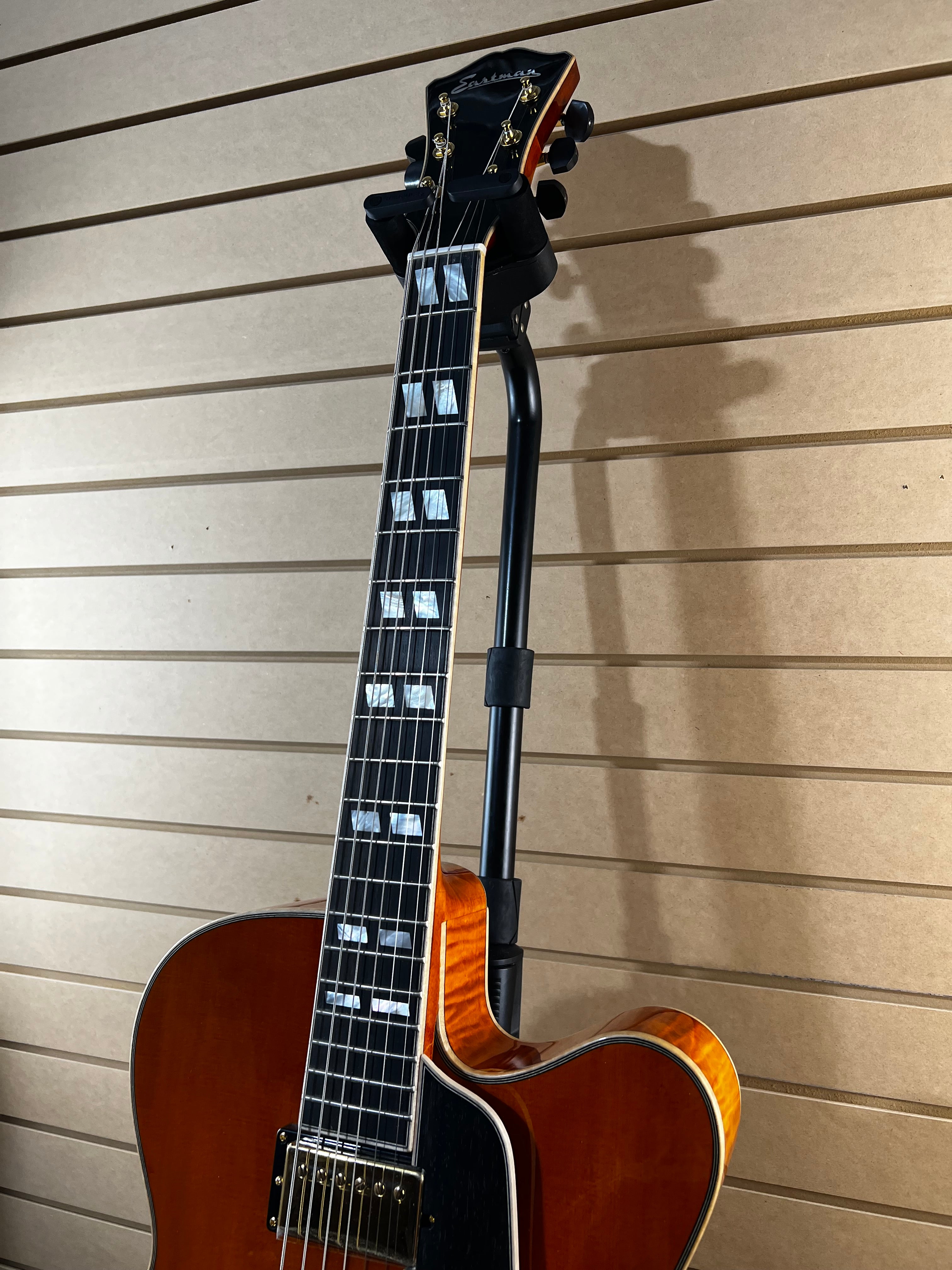 AR580CE - Honeyburst #030