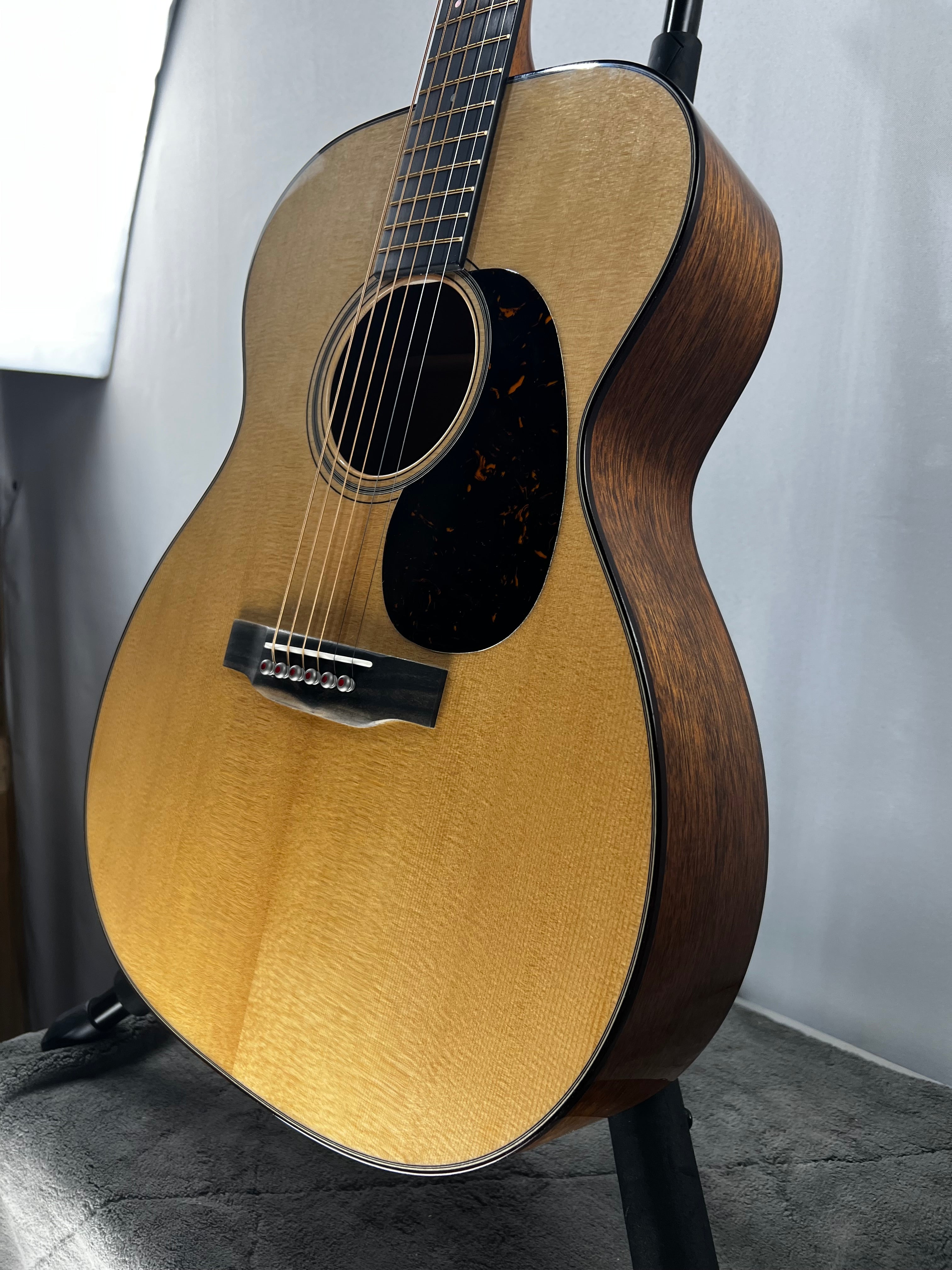 000-18 Modern Deluxe Acoustic Guitar - Natural #447 GET PLEK'D!