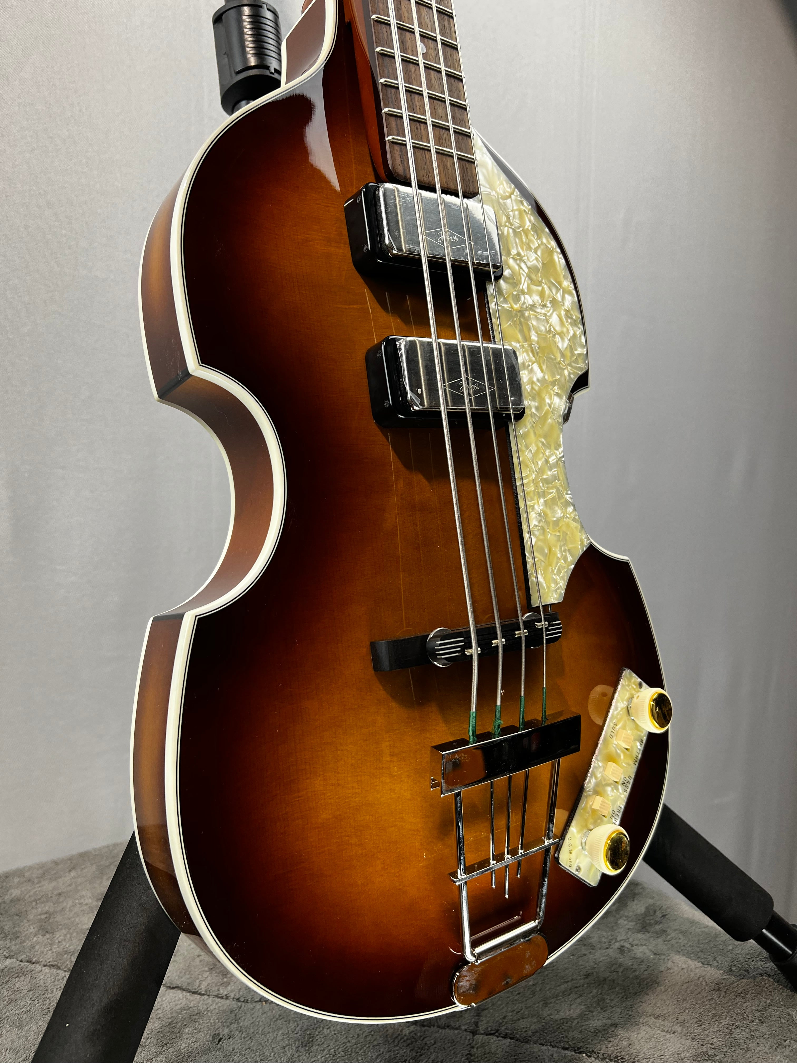 500/1-61-0 Vintage '61 Cavern Bass - Sunburst w/OHSC & PLEK*D #025