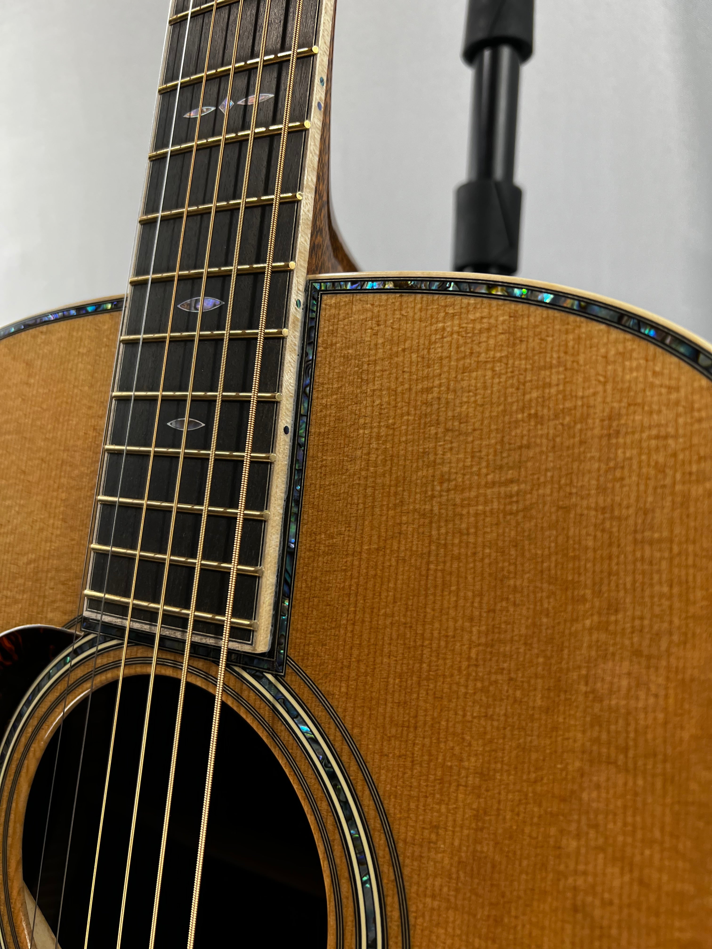 D-42L Modern Deluxe Acoustic Guitar - Natural #556