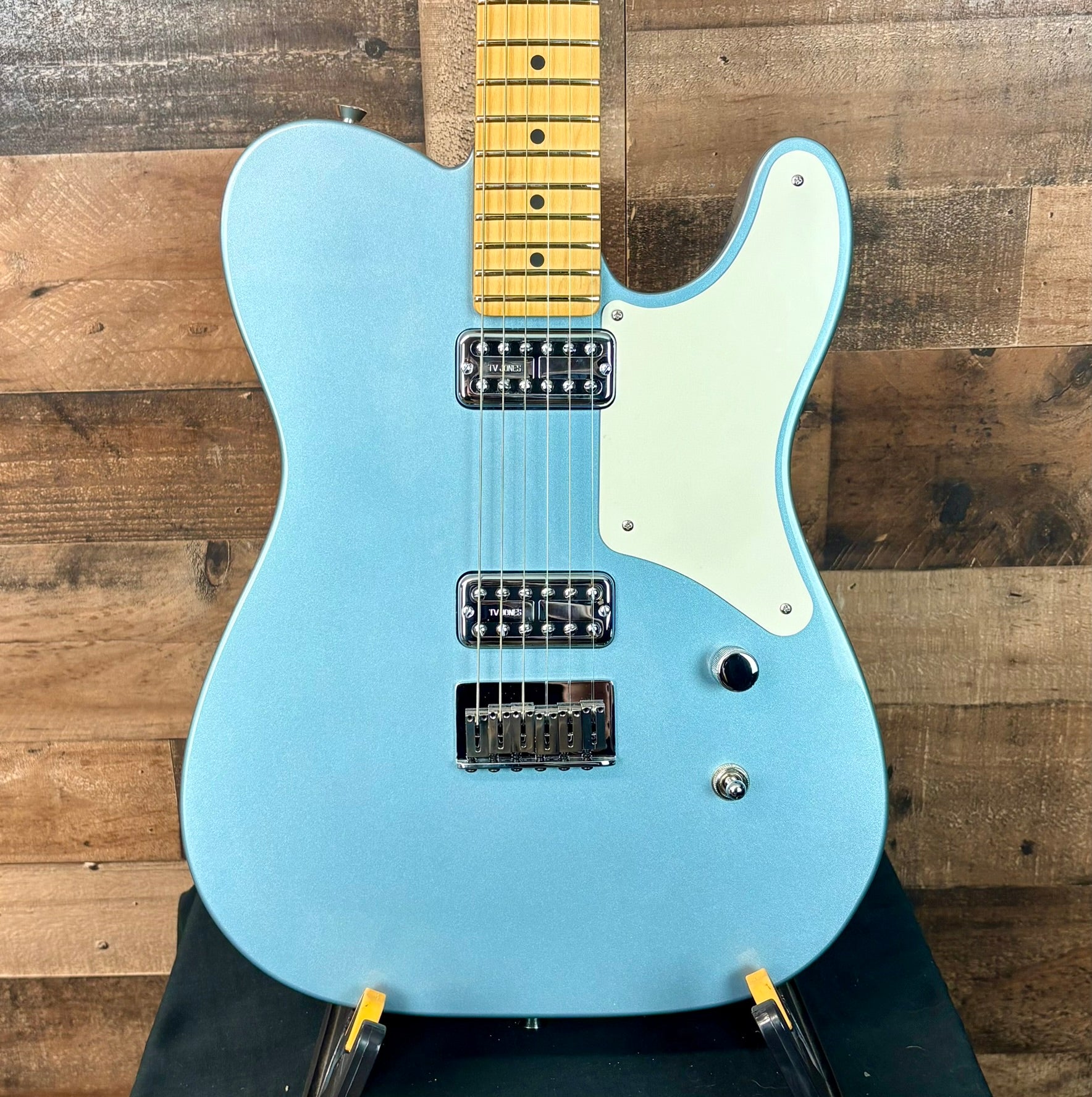 Fender 75th Anniversary American Professional Classic Cabronita Telecaster Ice Blue Metallic 763