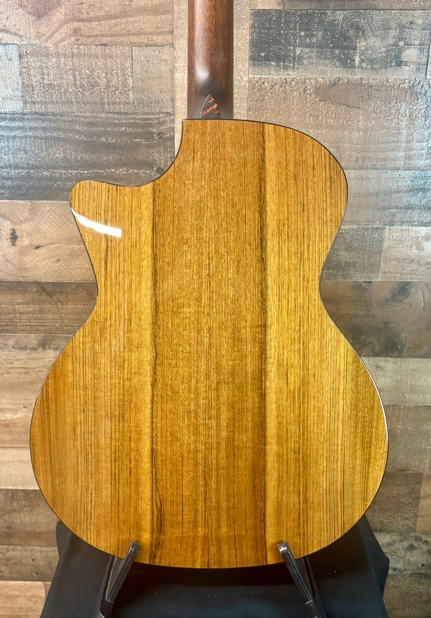 Eastman AC222CE Deluxe Goldburst