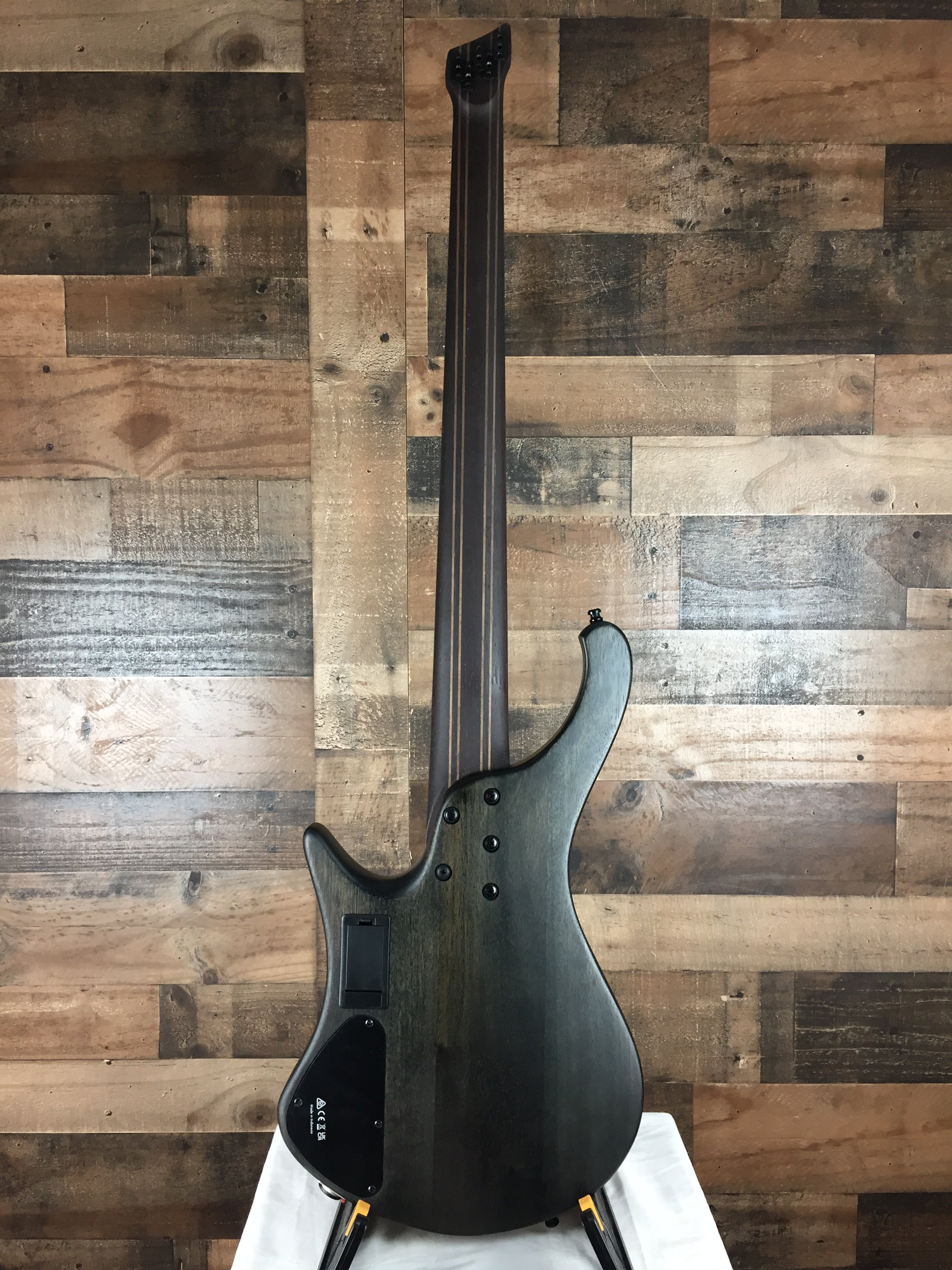 EHB1505MS Headless Bass Guitar, Black Ice Flat, w/Gig Bag, 535