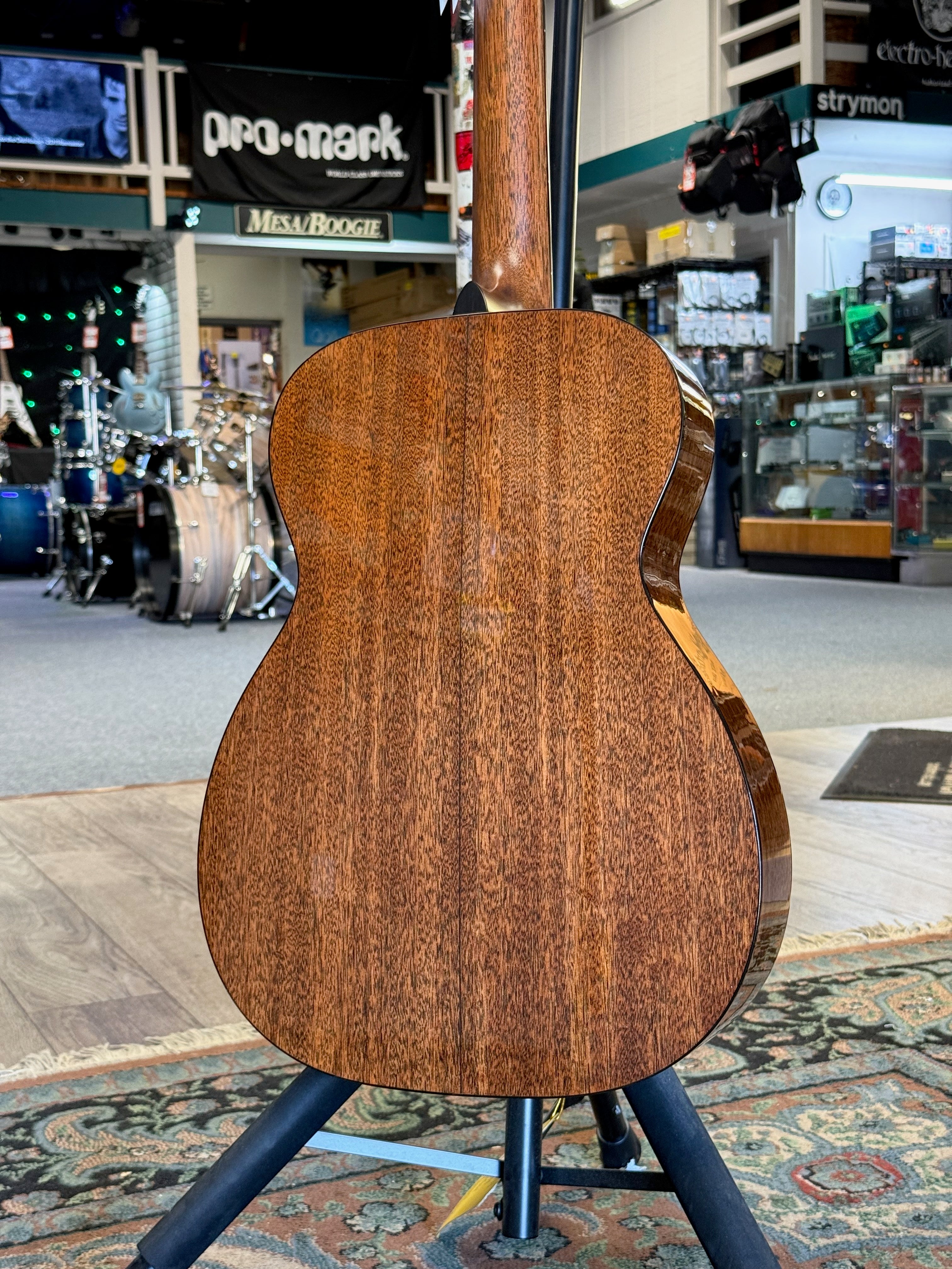 Martin 00-18 Joe Bonamassa Signature Acoustic Guitar #380