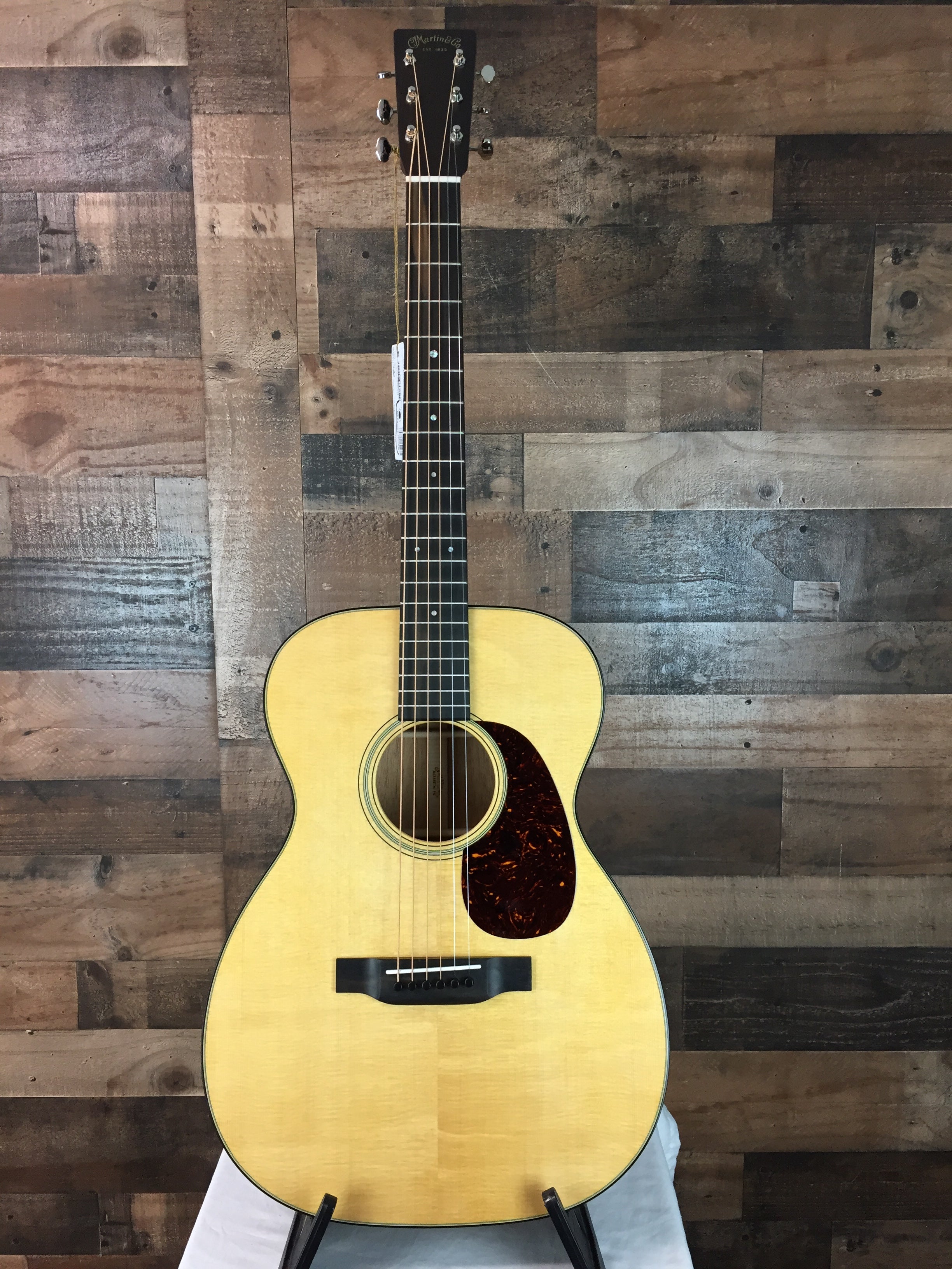 Martin 00-18 Acoustic Guitar 0018 with Hard Case, 728