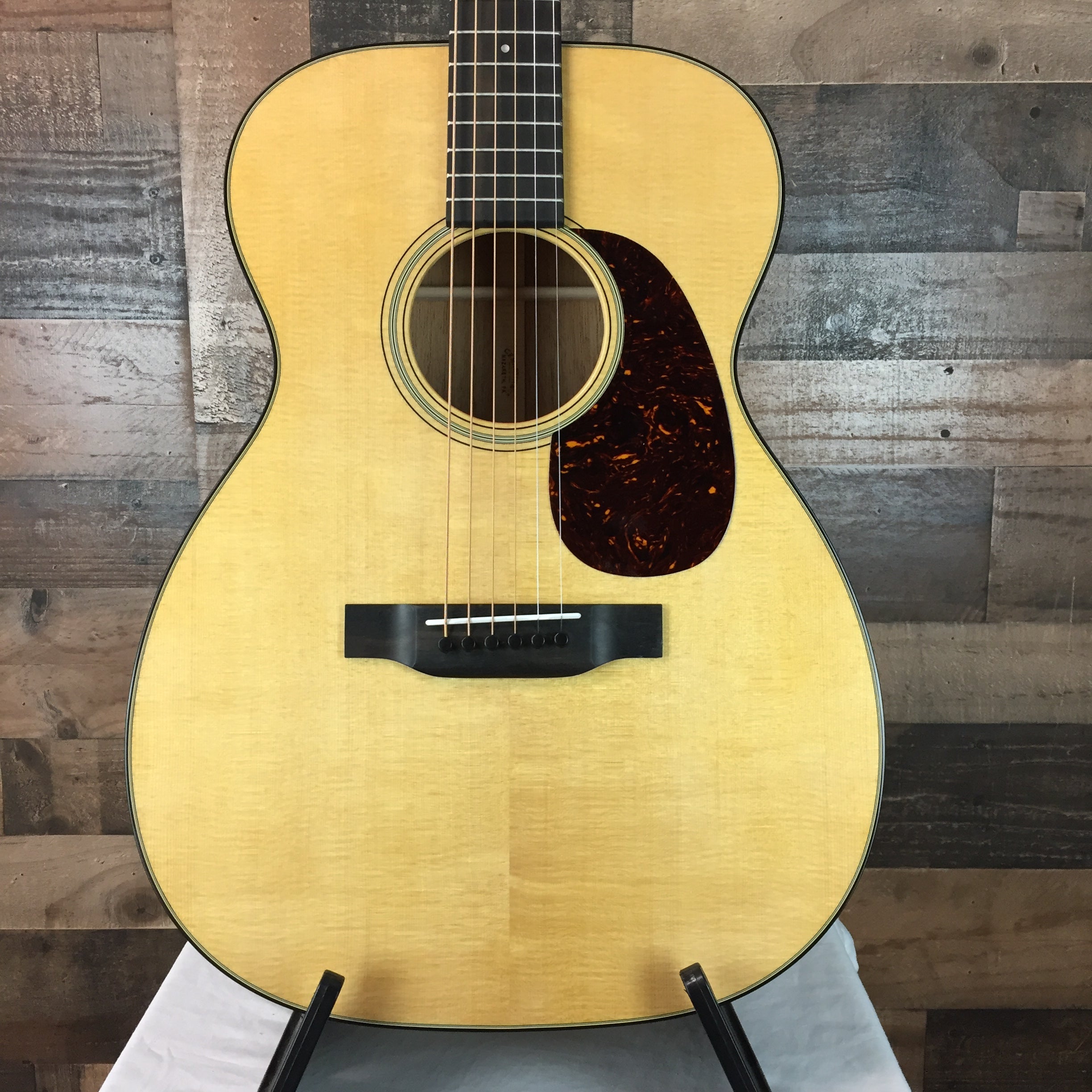 Martin 00-18 Acoustic Guitar 0018 with Hard Case, 728