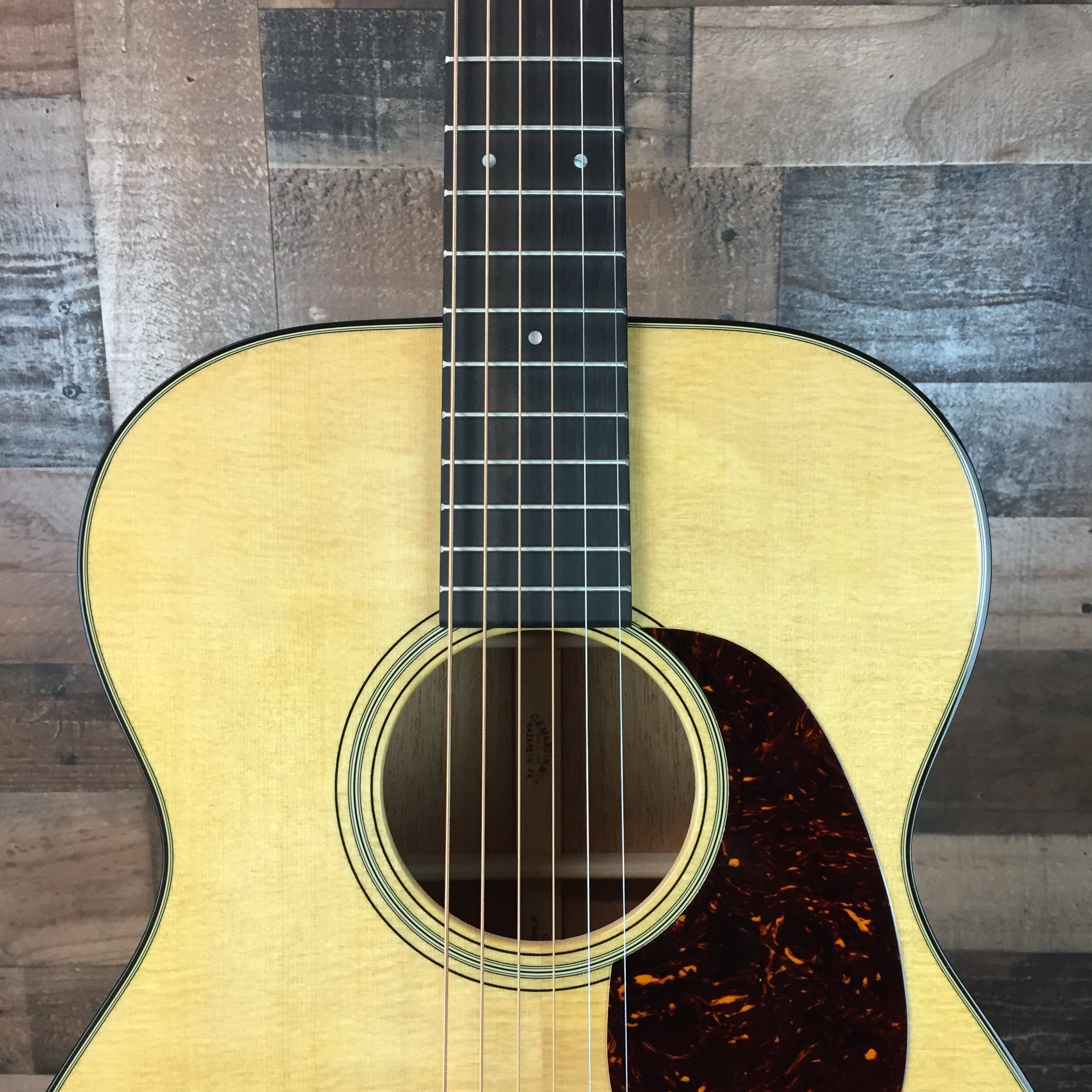 Martin 00-18 Acoustic Guitar 0018 with Hard Case, 728