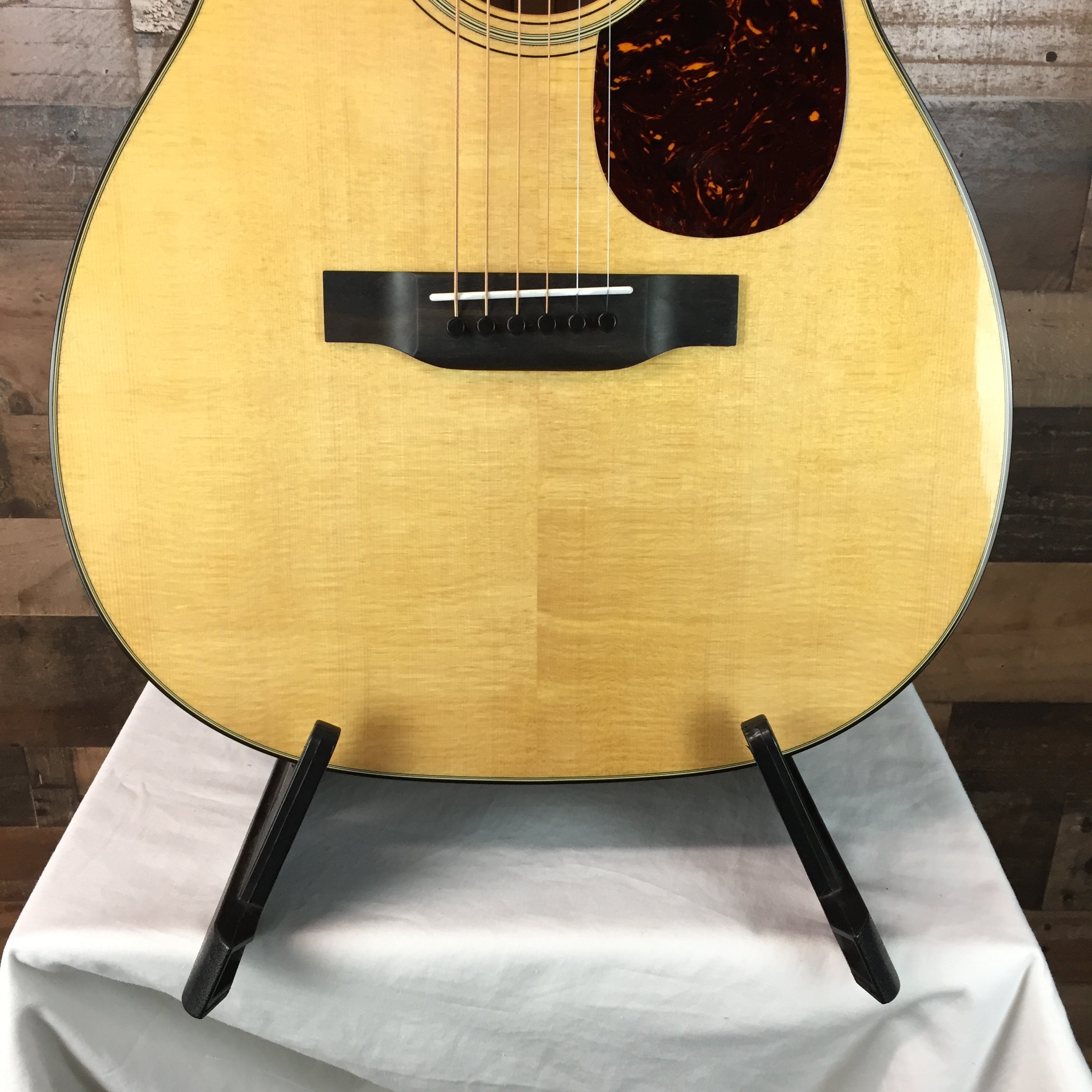 Martin 00-18 Acoustic Guitar 0018 with Hard Case, 728