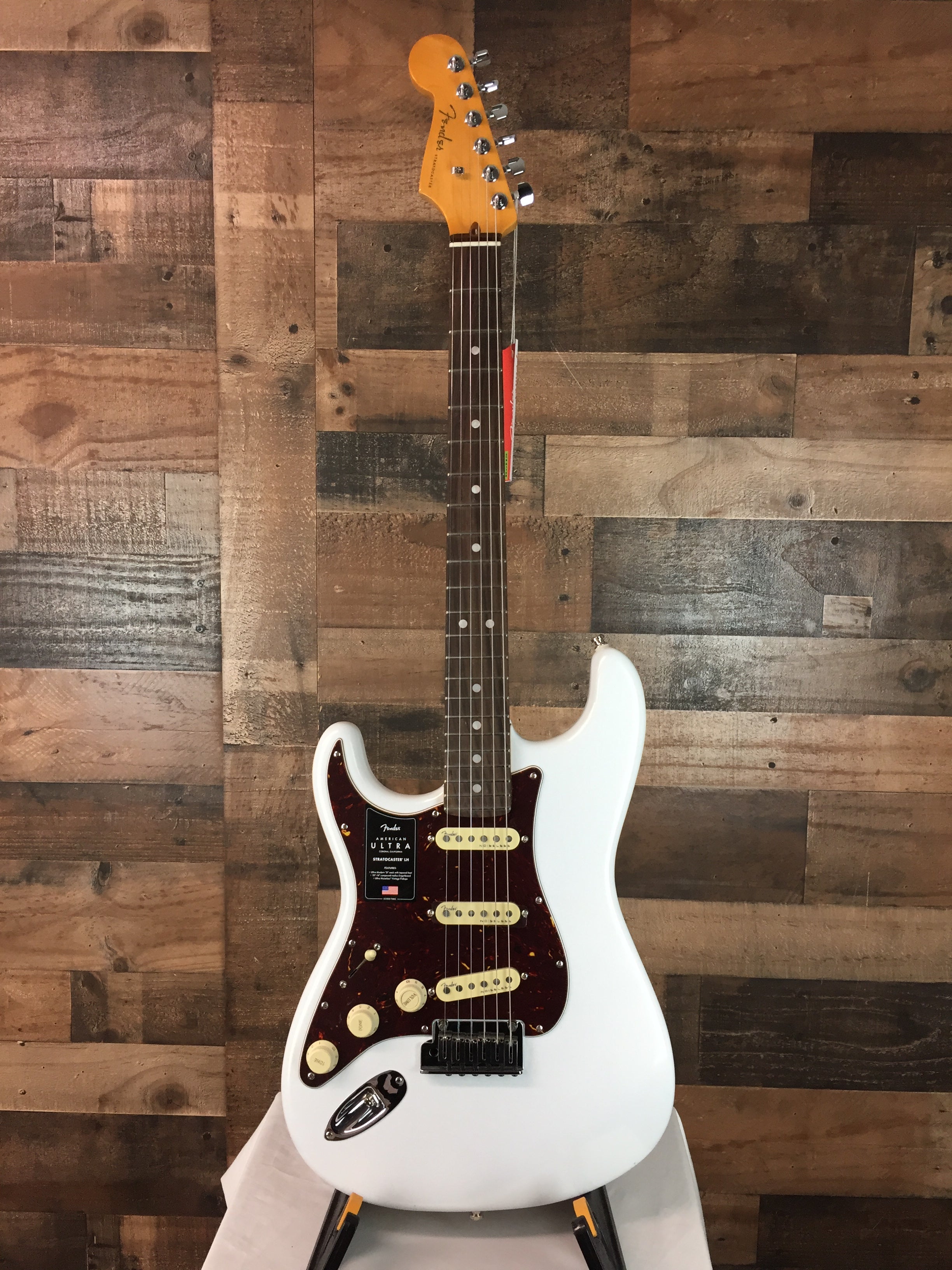American Ultra Strat LEFTY Arctic Pearl, Hard Case, 357