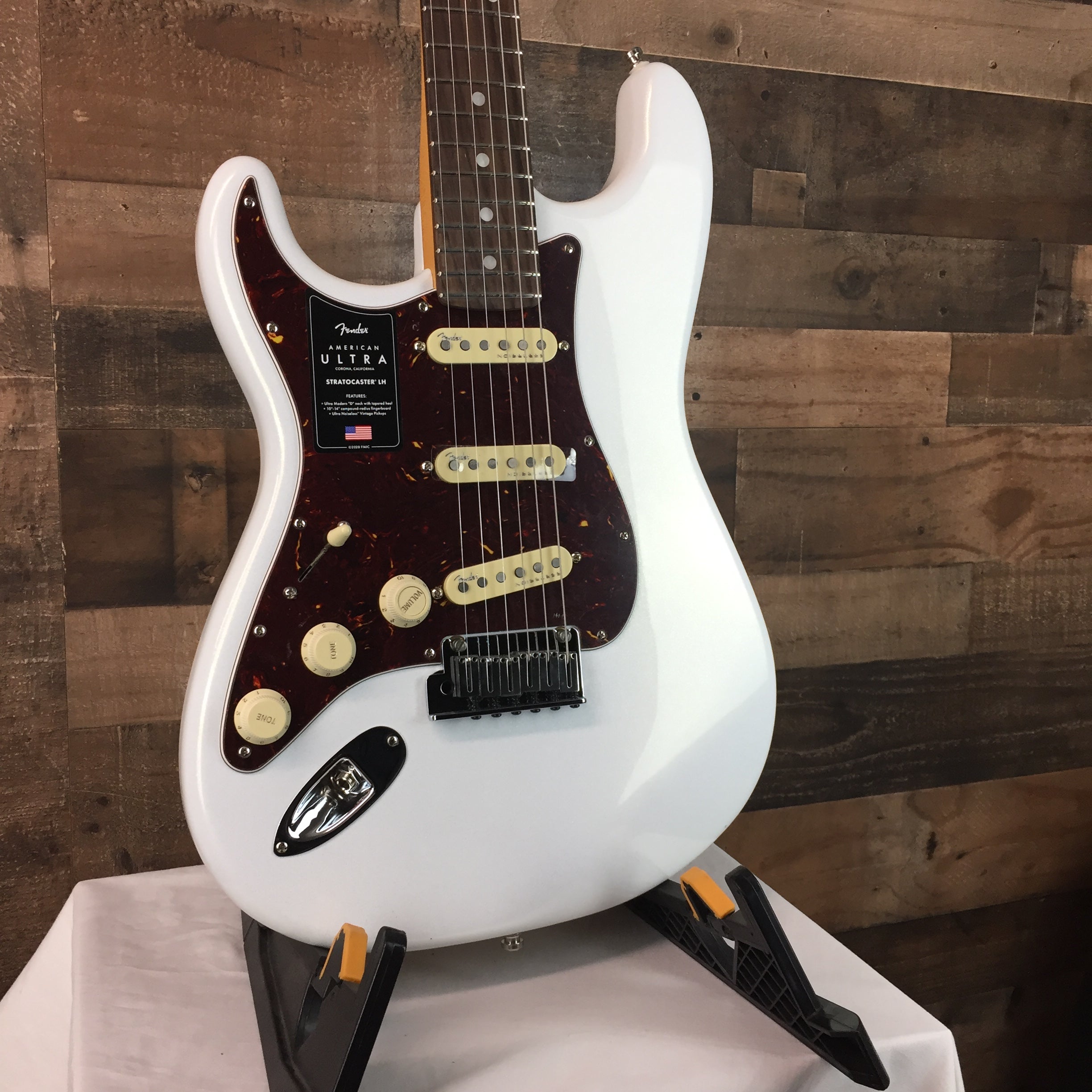 American Ultra Strat LEFTY Arctic Pearl, Hard Case, 357