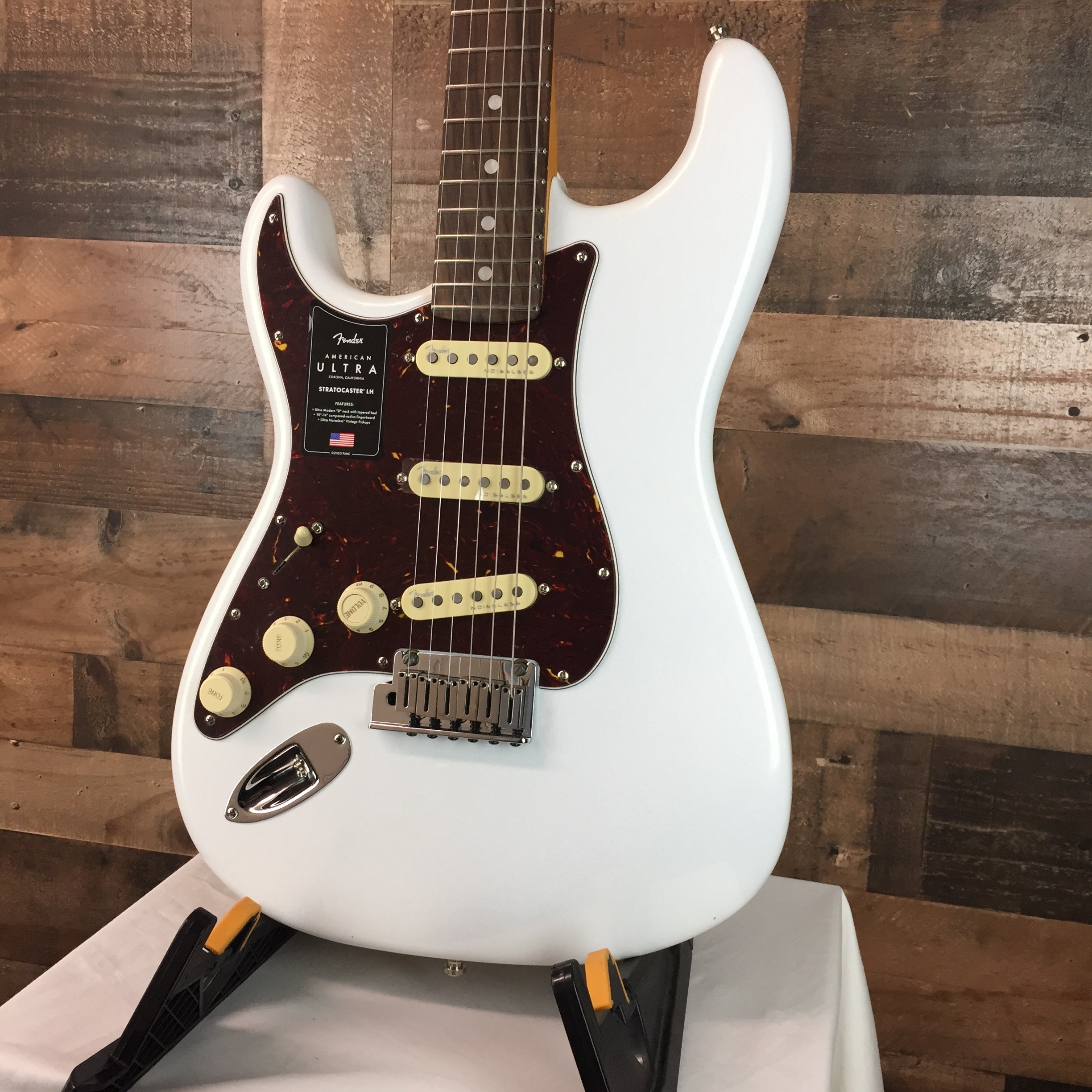 American Ultra Strat LEFTY Arctic Pearl, Hard Case, 357