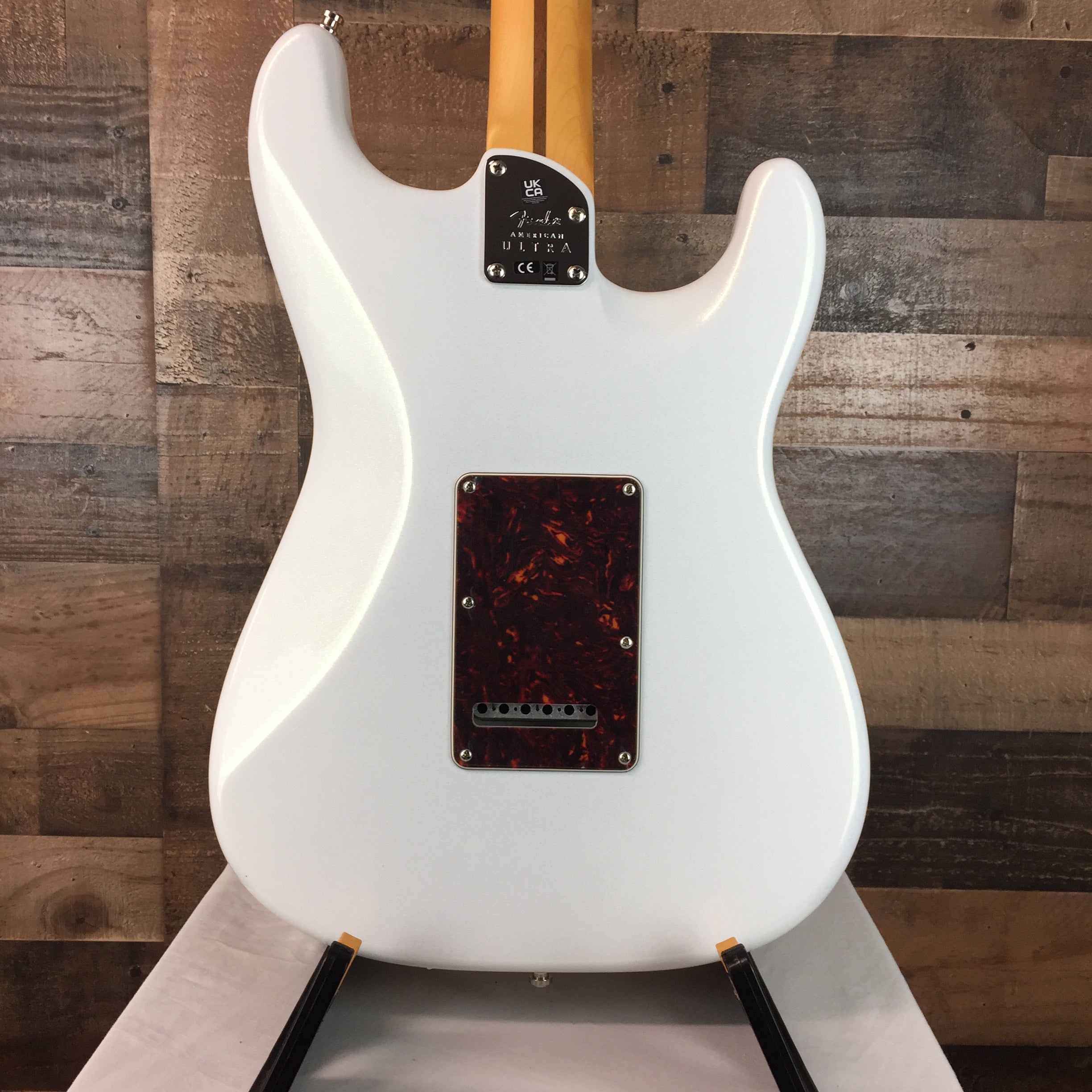 American Ultra Strat LEFTY Arctic Pearl, Hard Case, 357