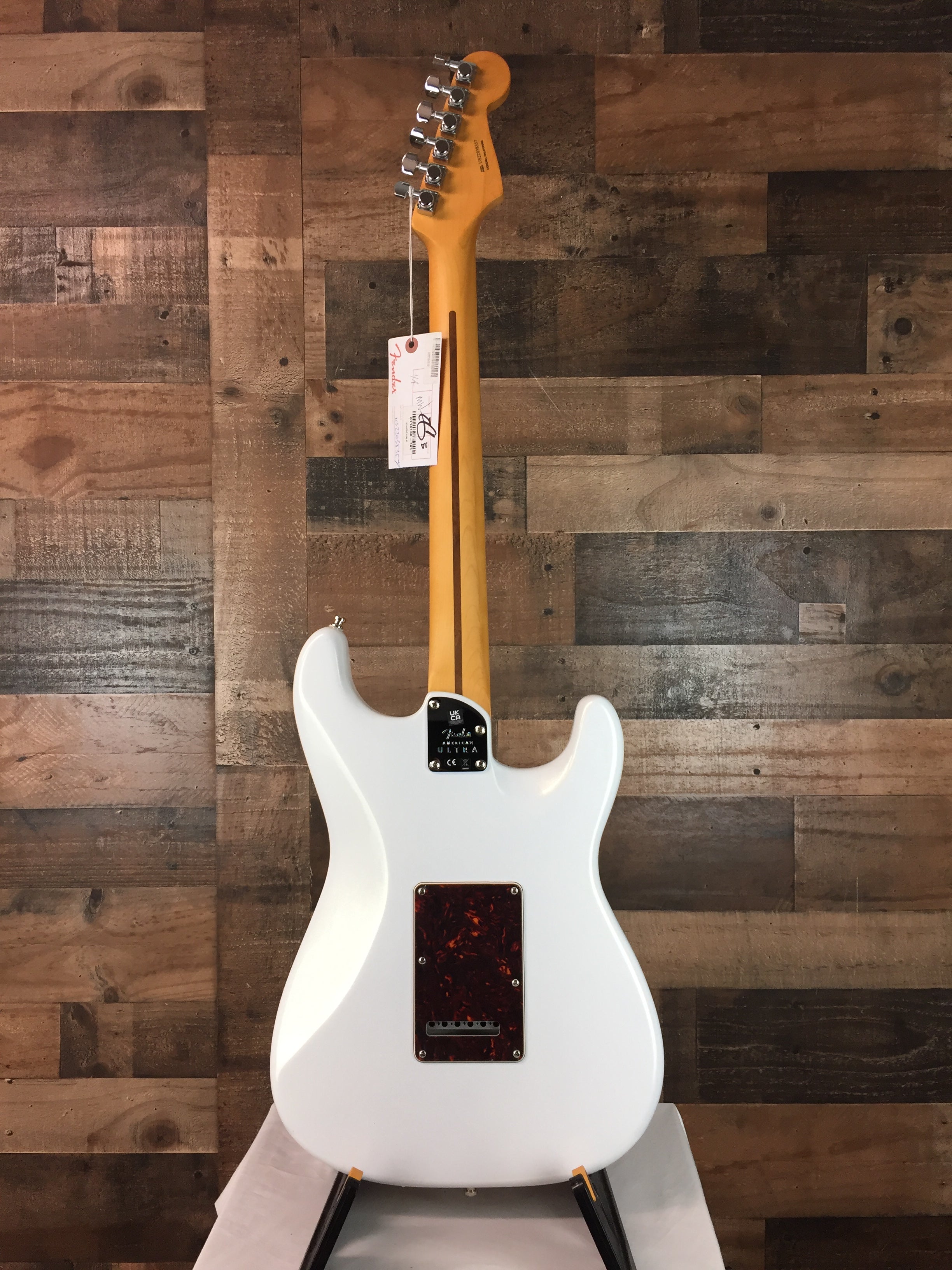 American Ultra Strat LEFTY Arctic Pearl, Hard Case, 357