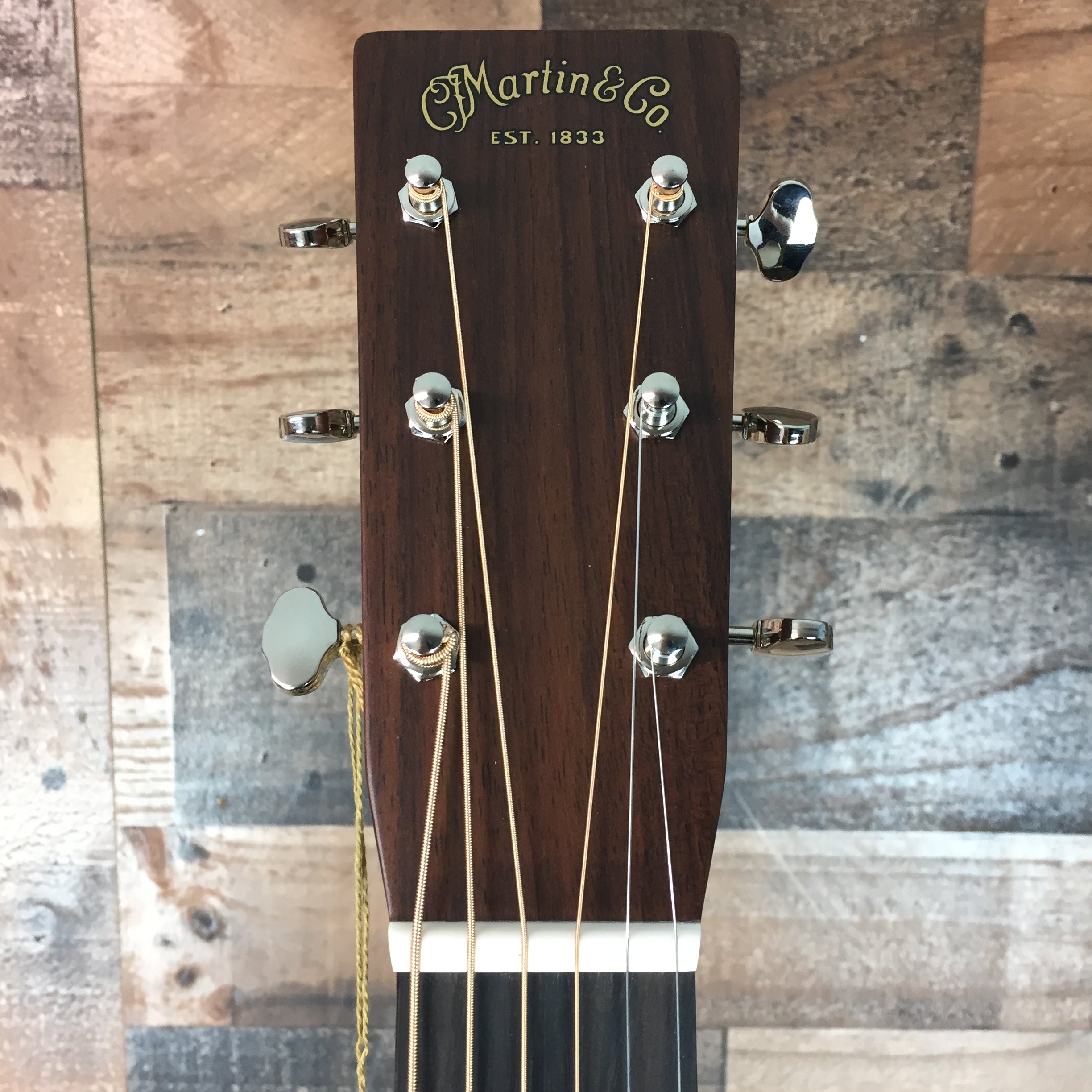Martin D-28 Natural with Hard Case, 049