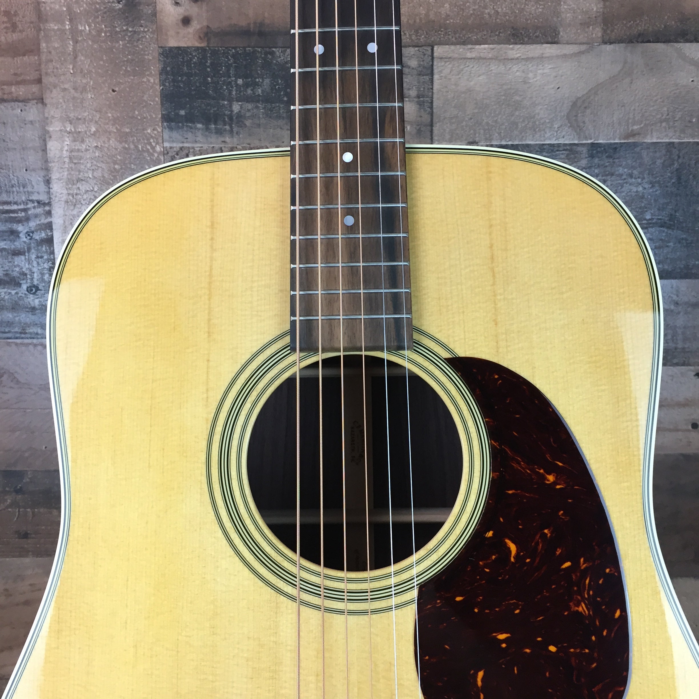 Martin D-28 Natural with Hard Case, 049