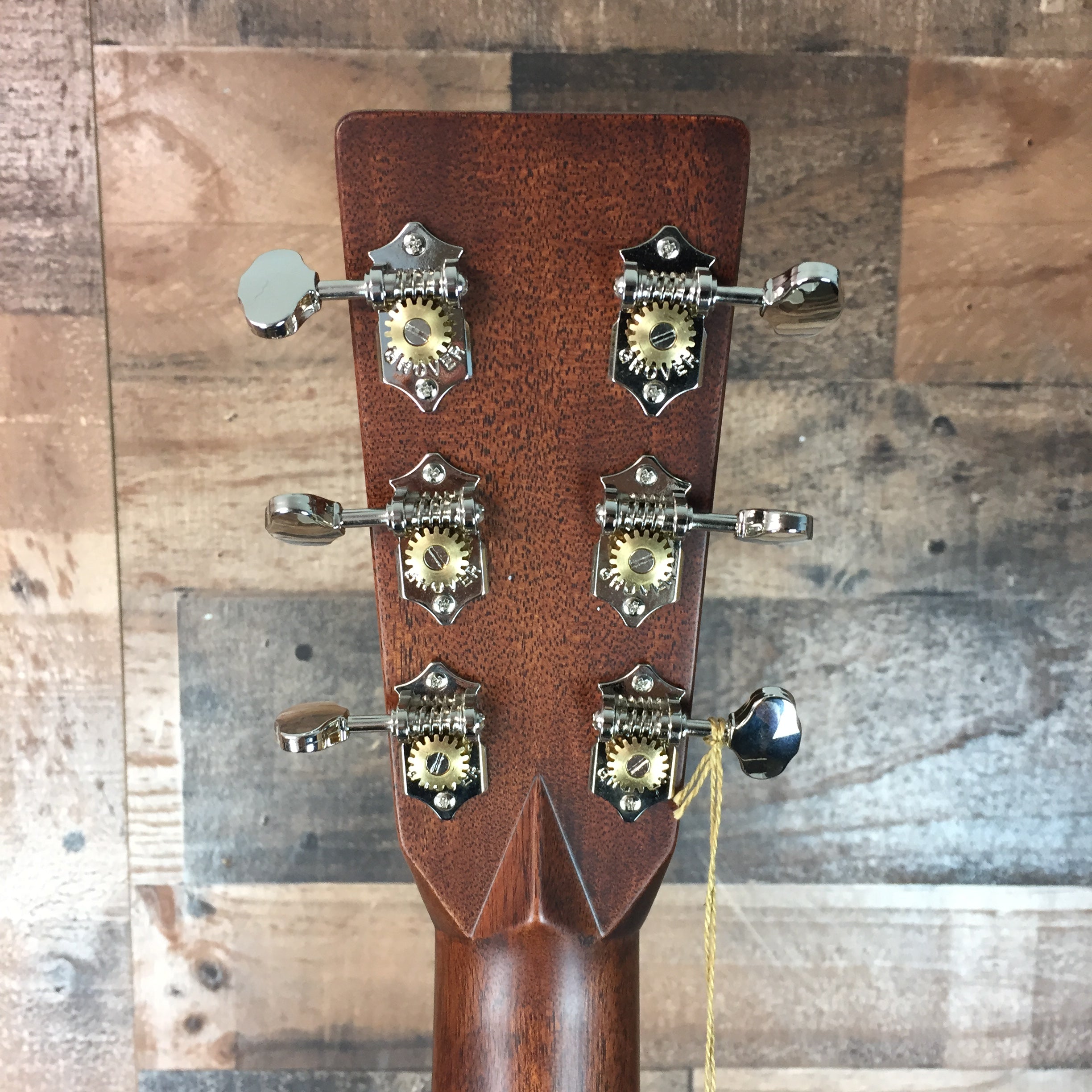 Martin D-28 Natural with Hard Case, 049