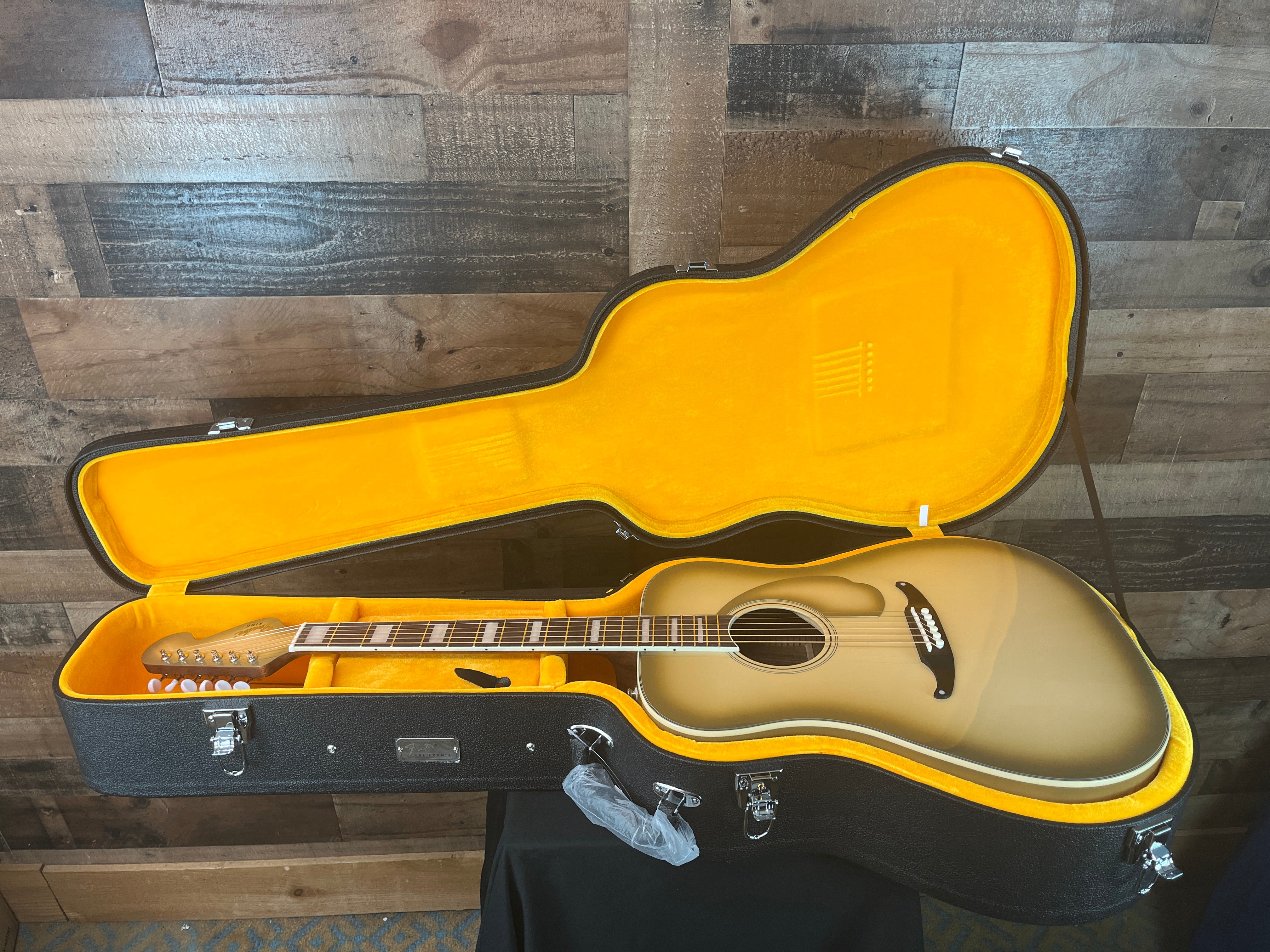 Fender California Vintage King Acoust/Electr, Antigua, Hardcase, 257