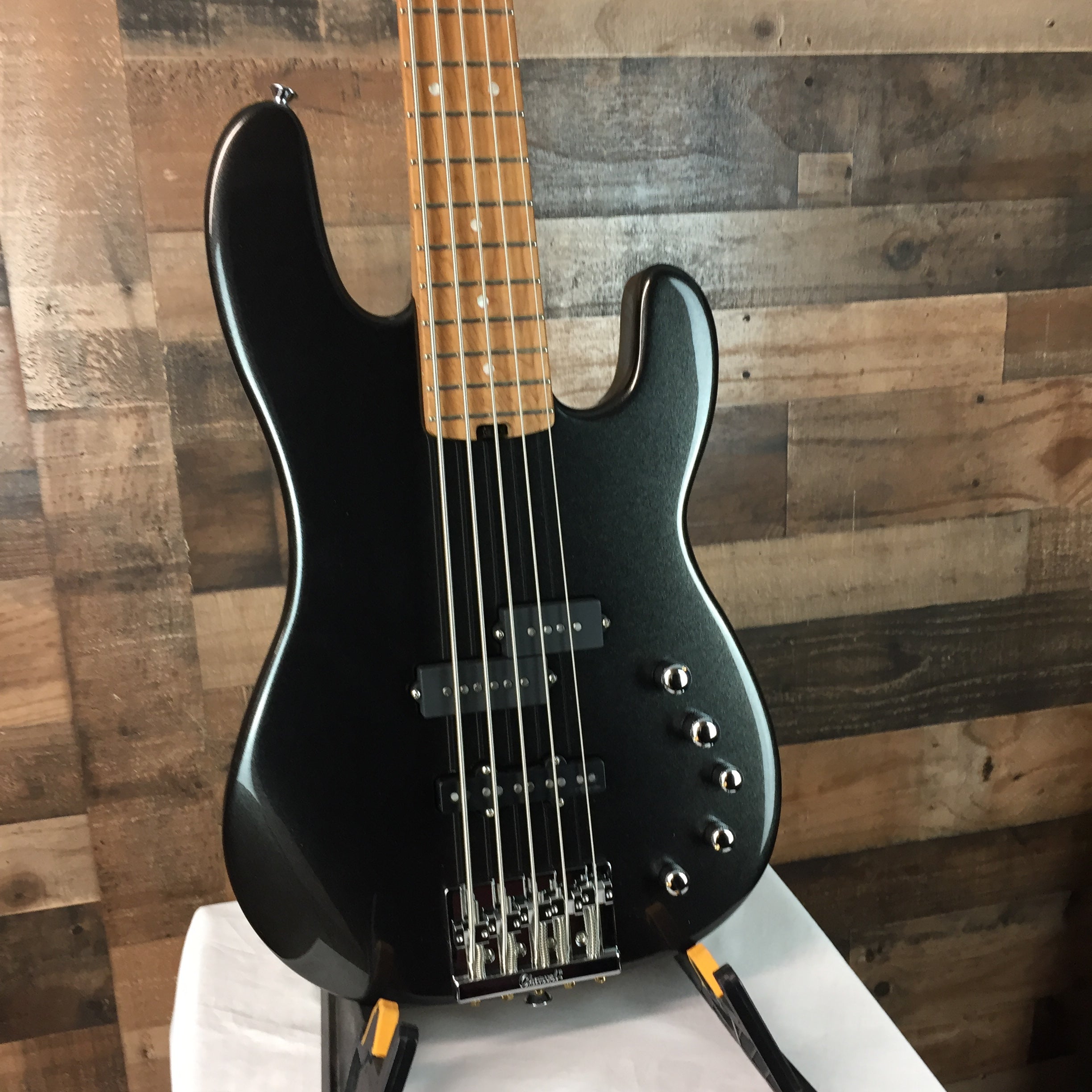 Pro-Mod San Dimas Bass PJ V Metallic Black, 239