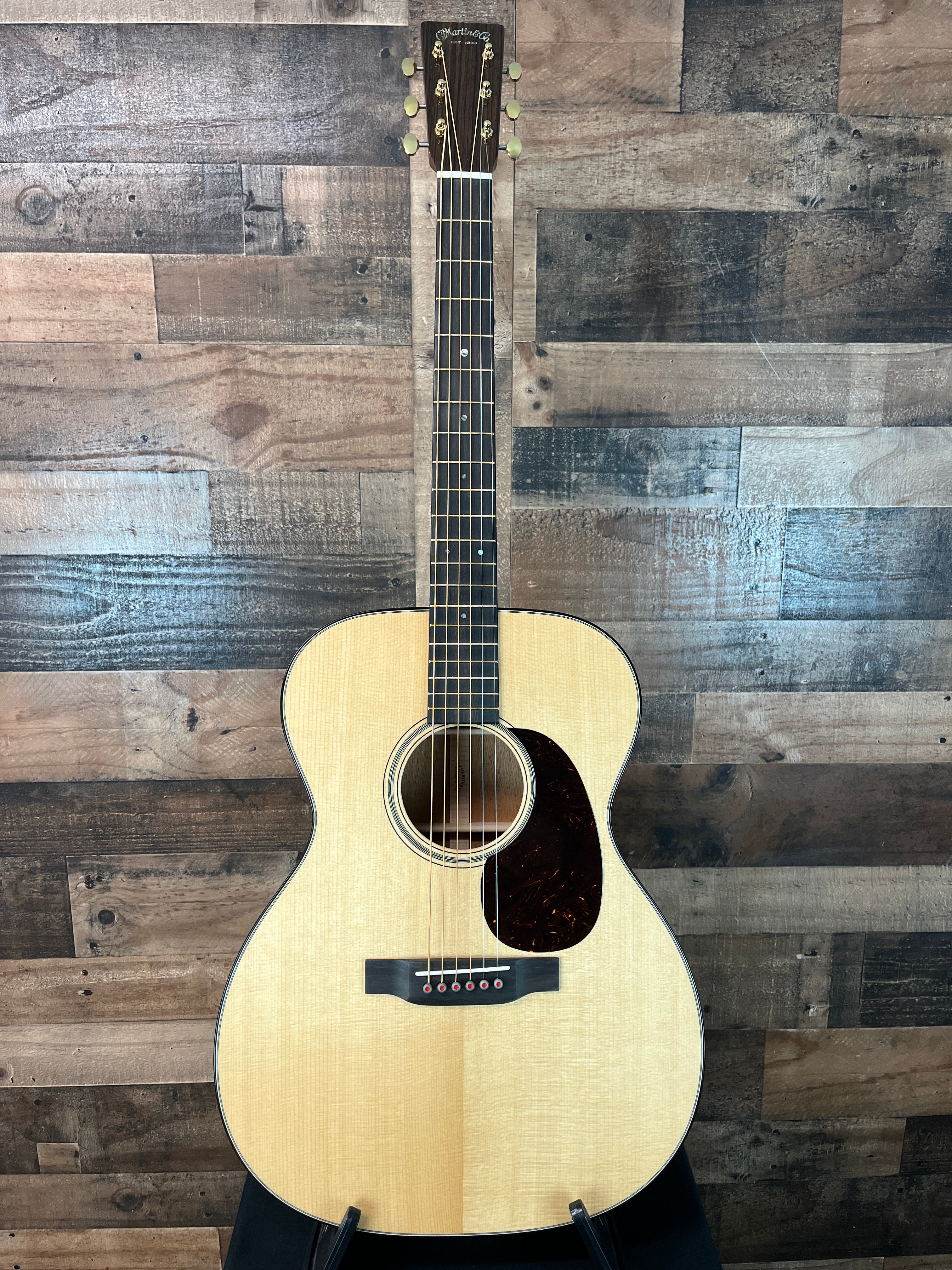 Martin 000-18, 00018 Modern Deluxe, Natural, Hardcase, 281