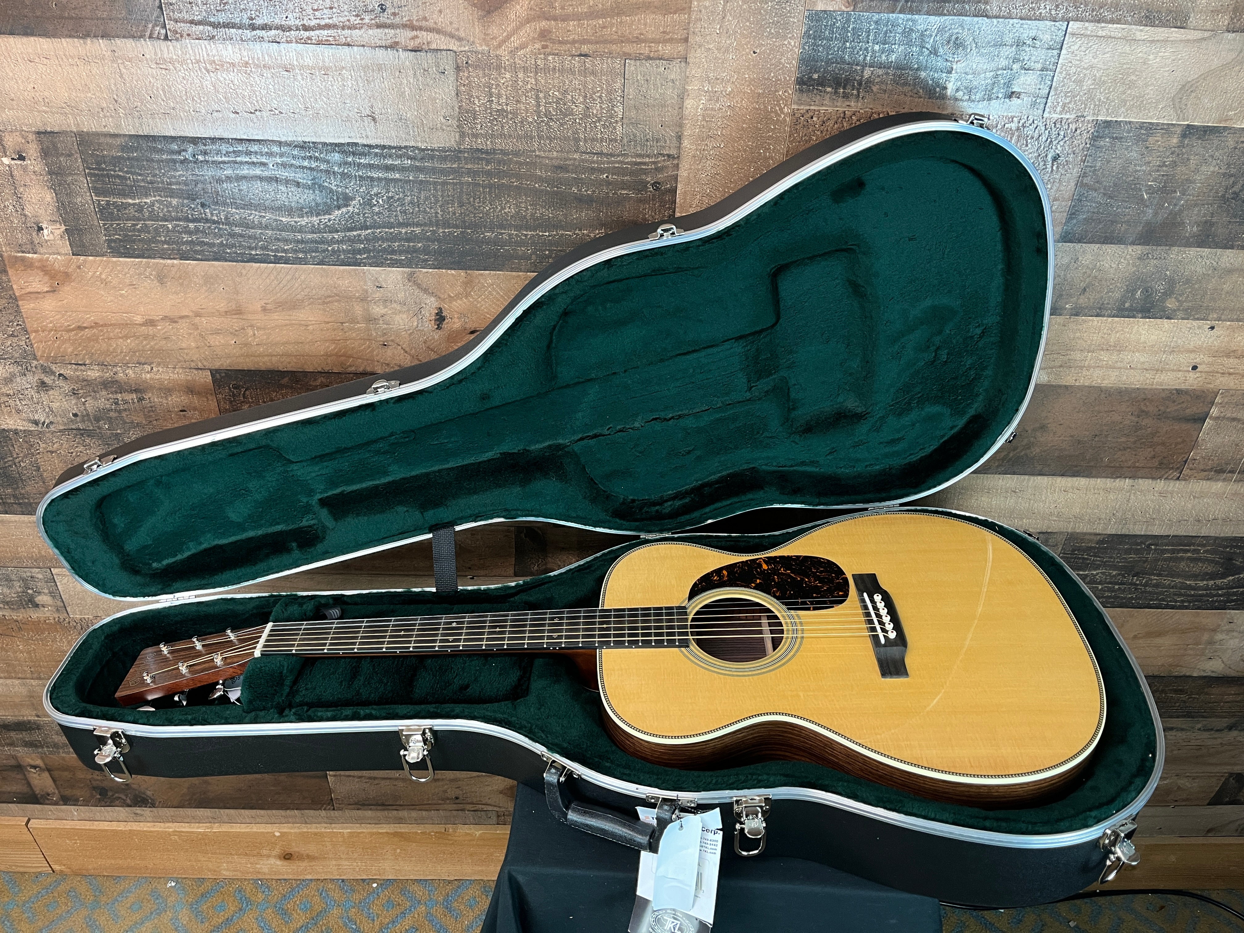 Martin 000-28 Acoustic Guitar with Hard Case, 886