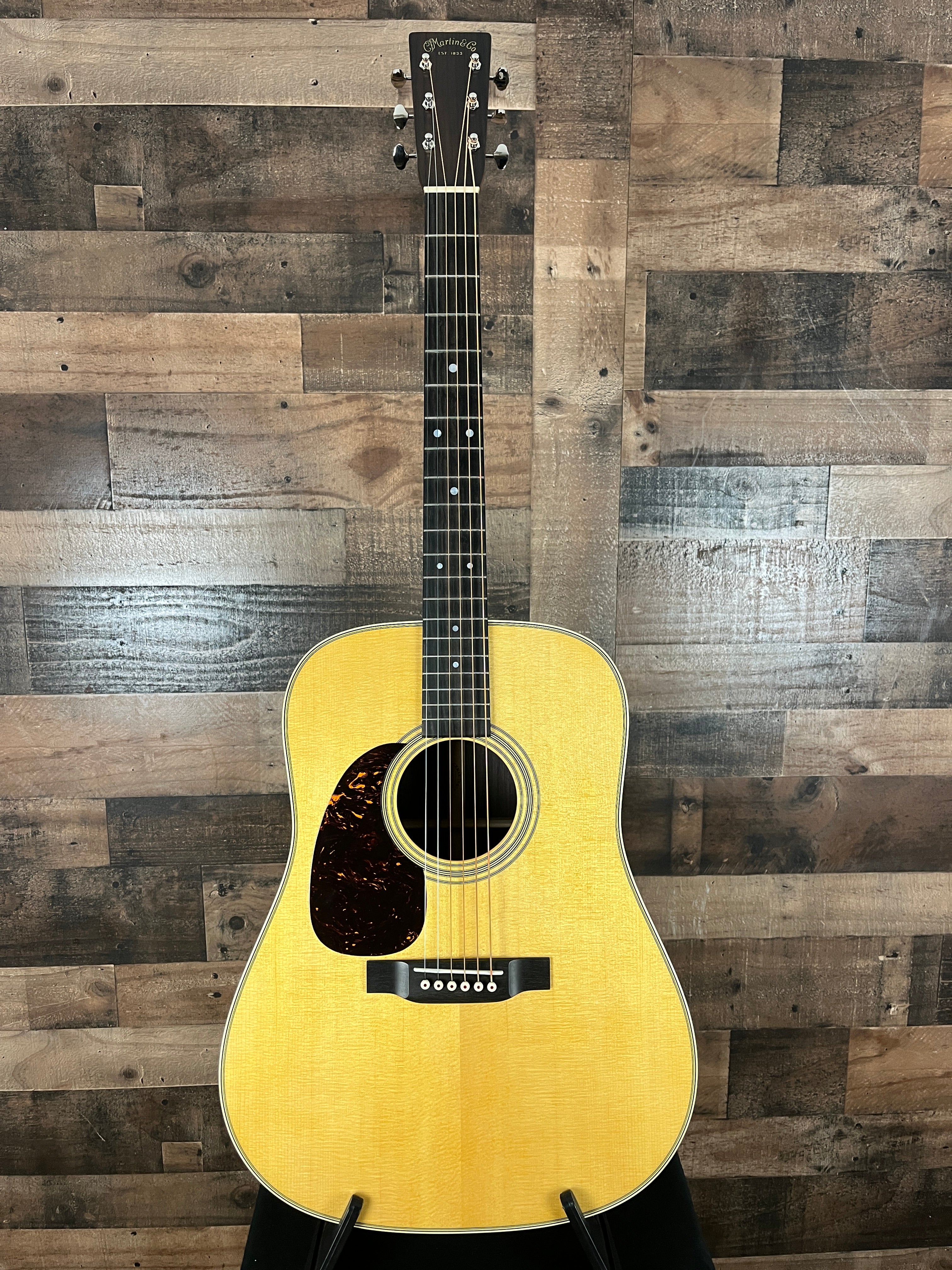 Martin D-28L D-28, Left-handed, Natural, Hardcase, 554