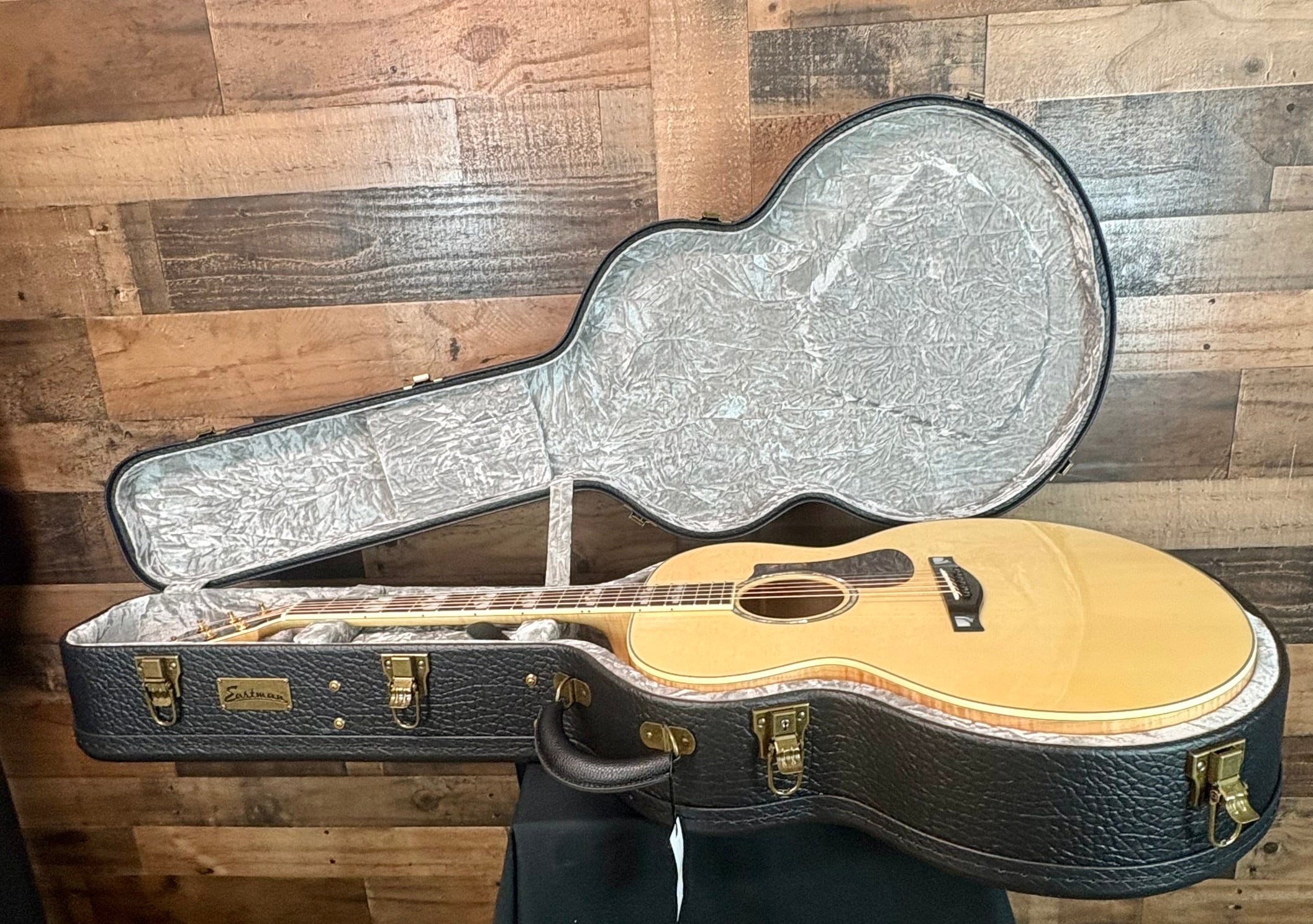 Eastman Guitars AC630  Natural