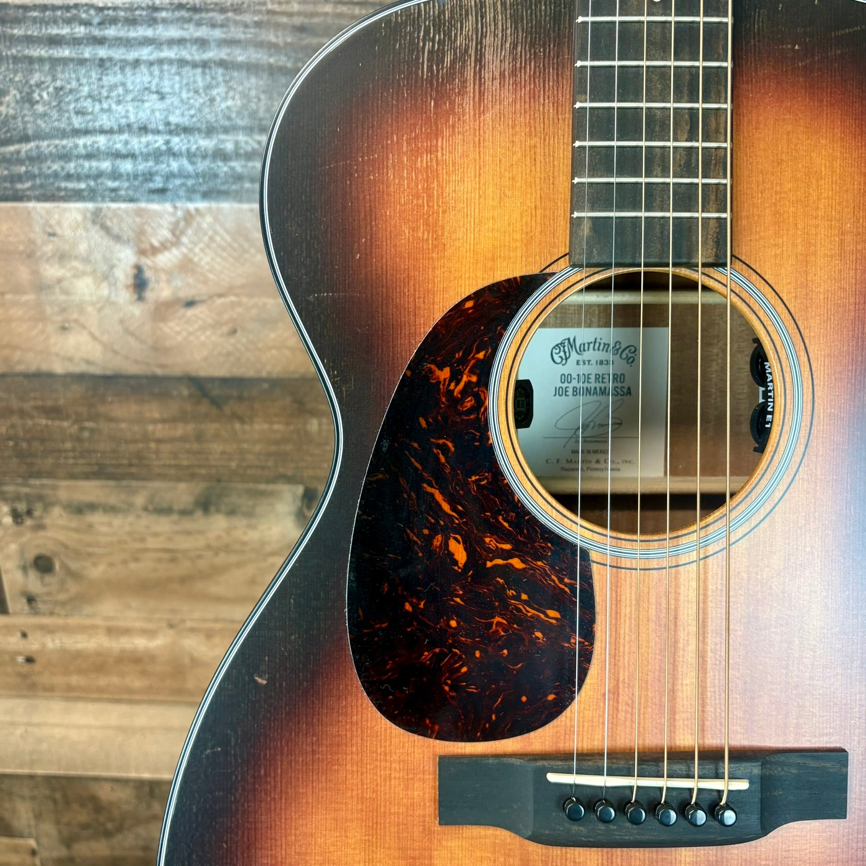 Martin 00-10E Retro Joe Bonamassa Left-Handed, Sunburst
