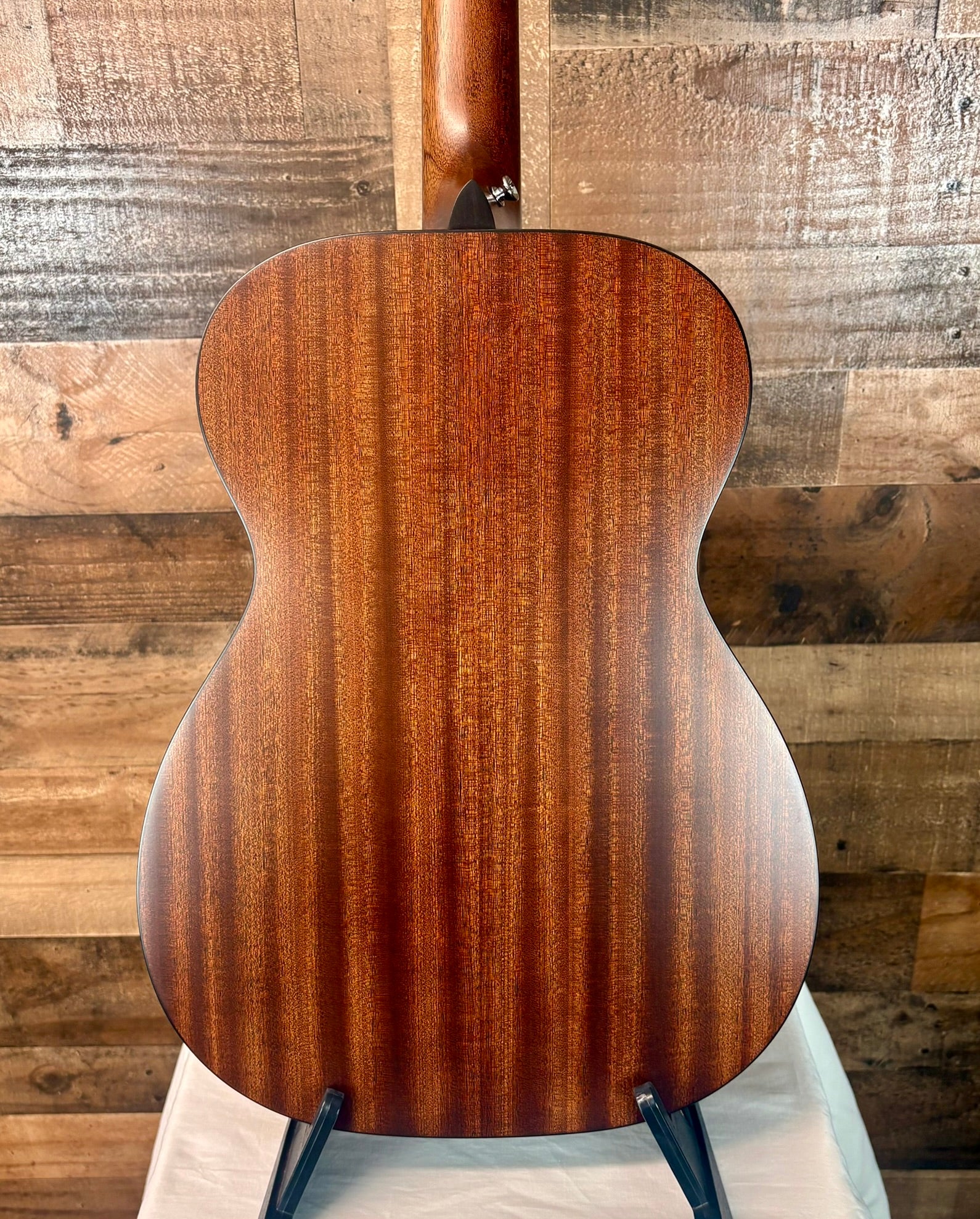 Martin 00-10E Retro Joe Bonamassa Left-Handed, Sunburst