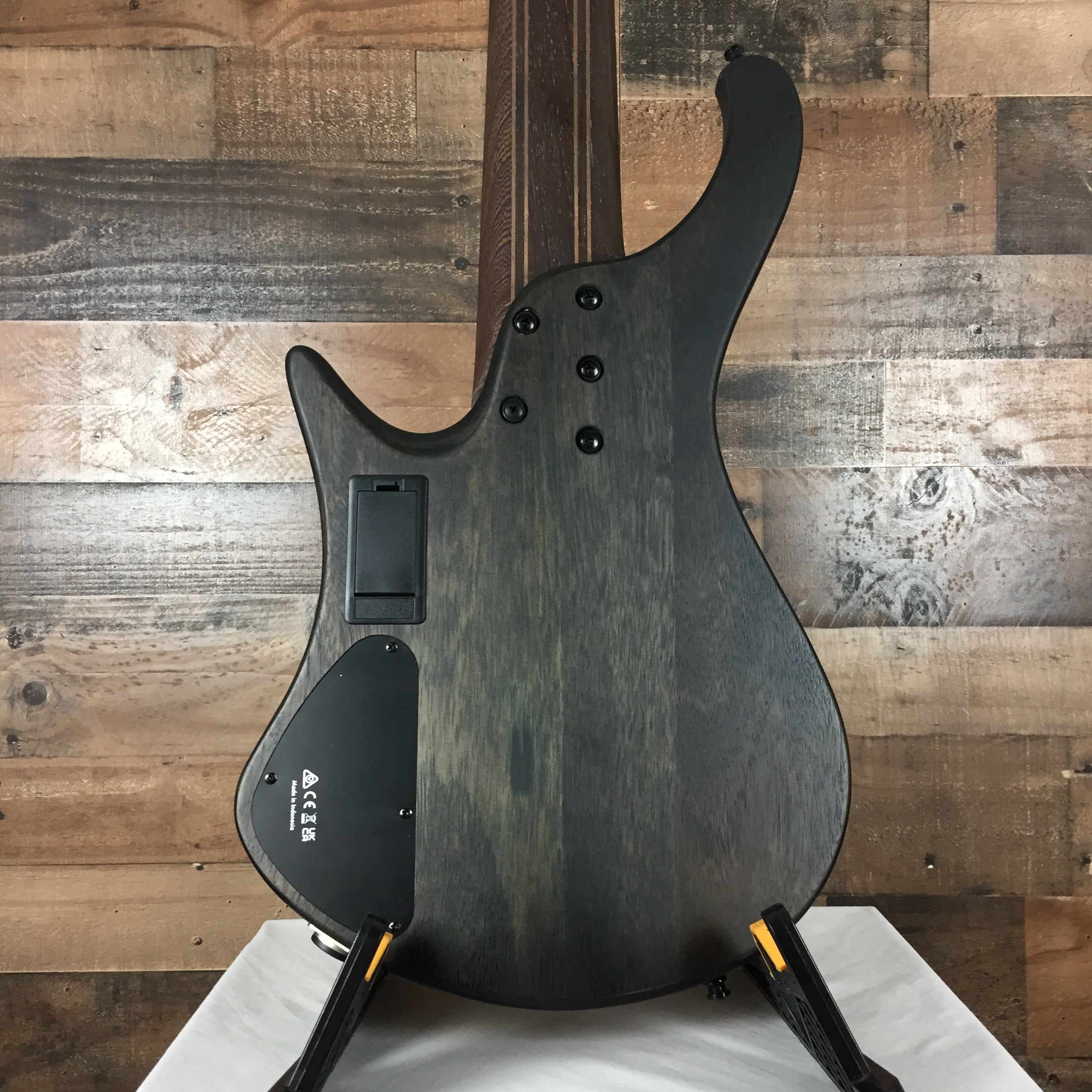 EHB1506MSBIF Black Ice Flat 6 String Multi-Scale, Gig Bag, 985