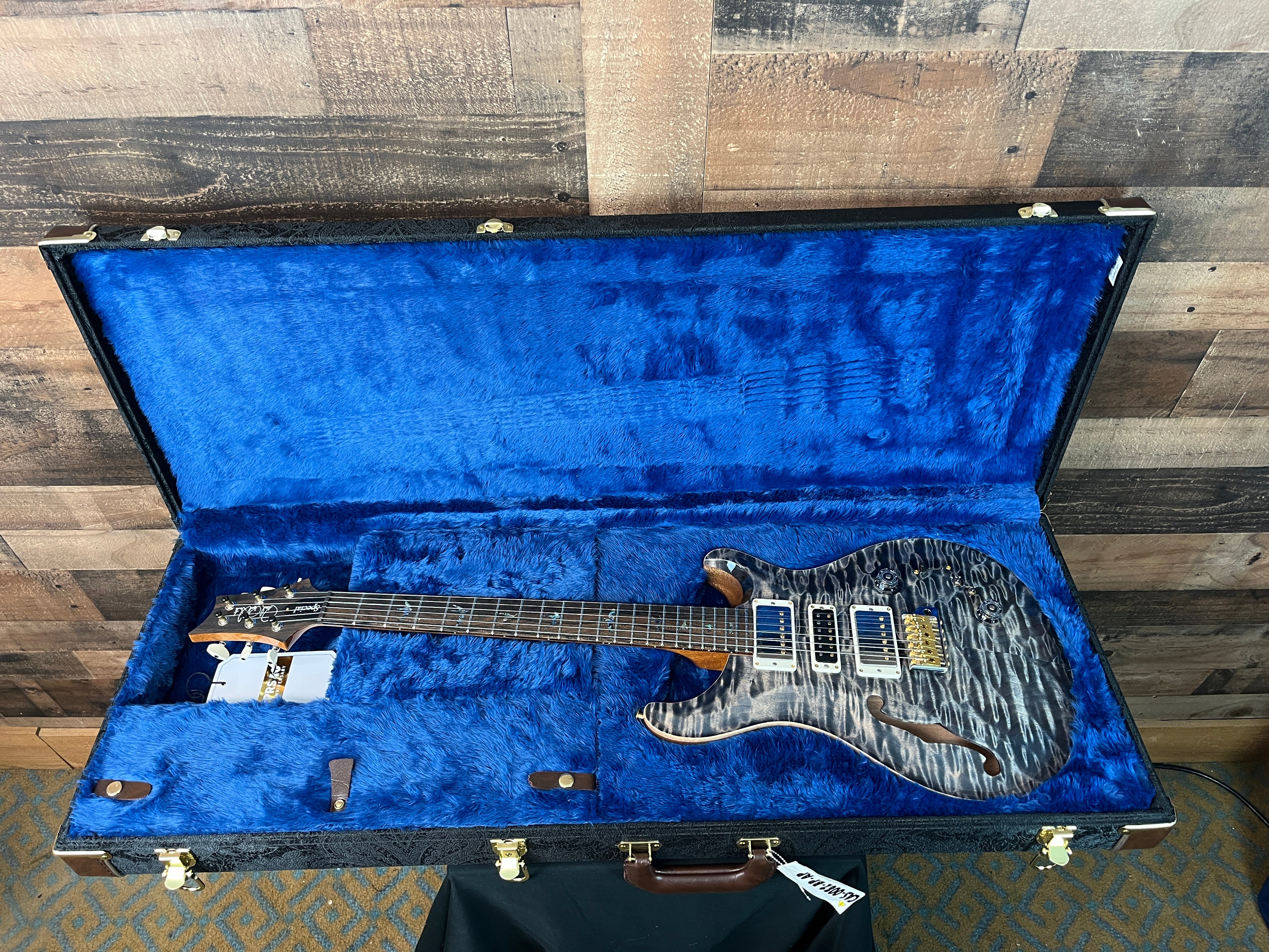 2025 Wood Library, Special 22 Semi Hollow, 10-Top, Custom Charcoal Quilt, Paisley Case, 552