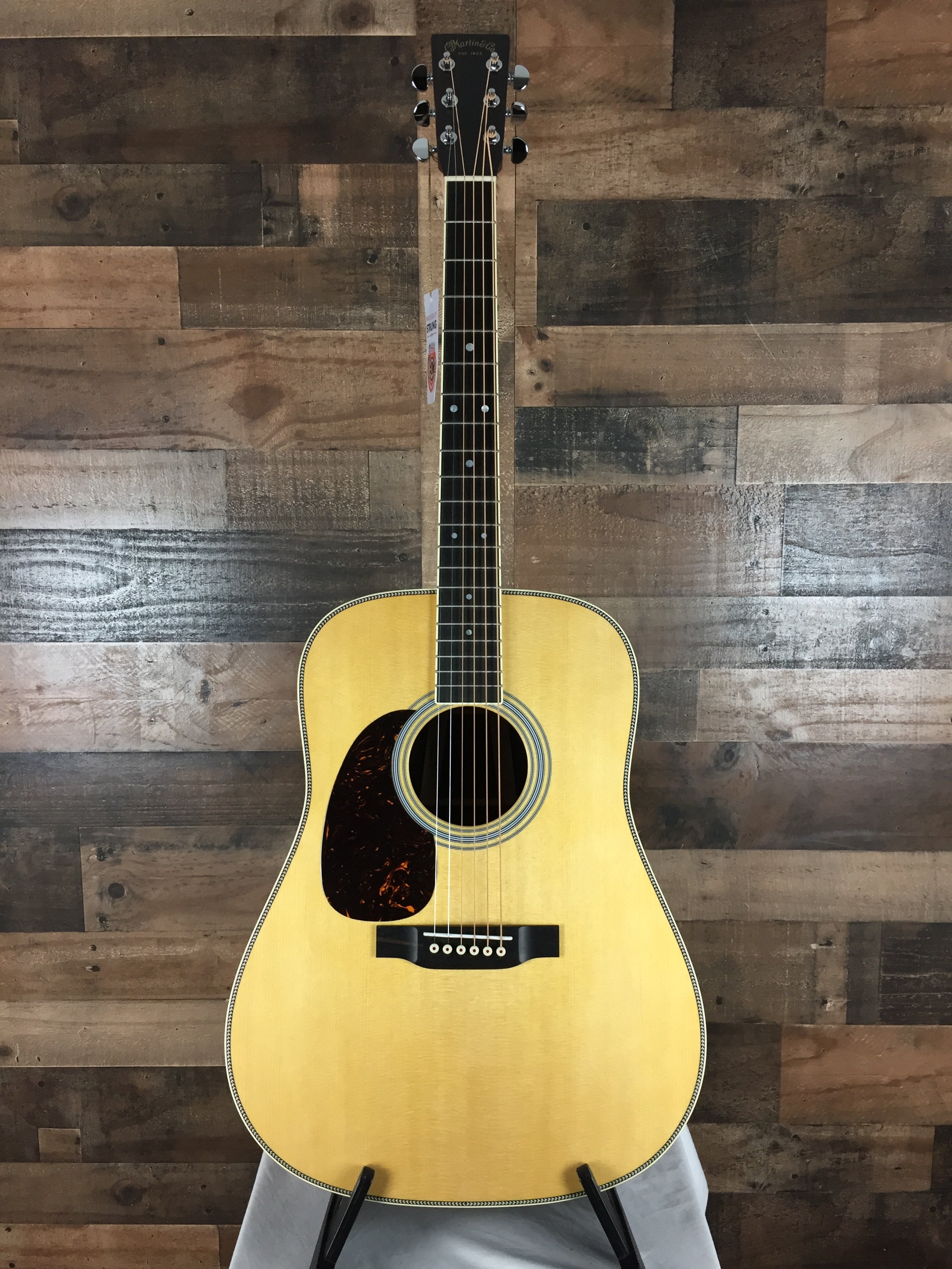 Martin HD-35, Left-handed Acoustic Guitar, Natural, Hard Case, 833