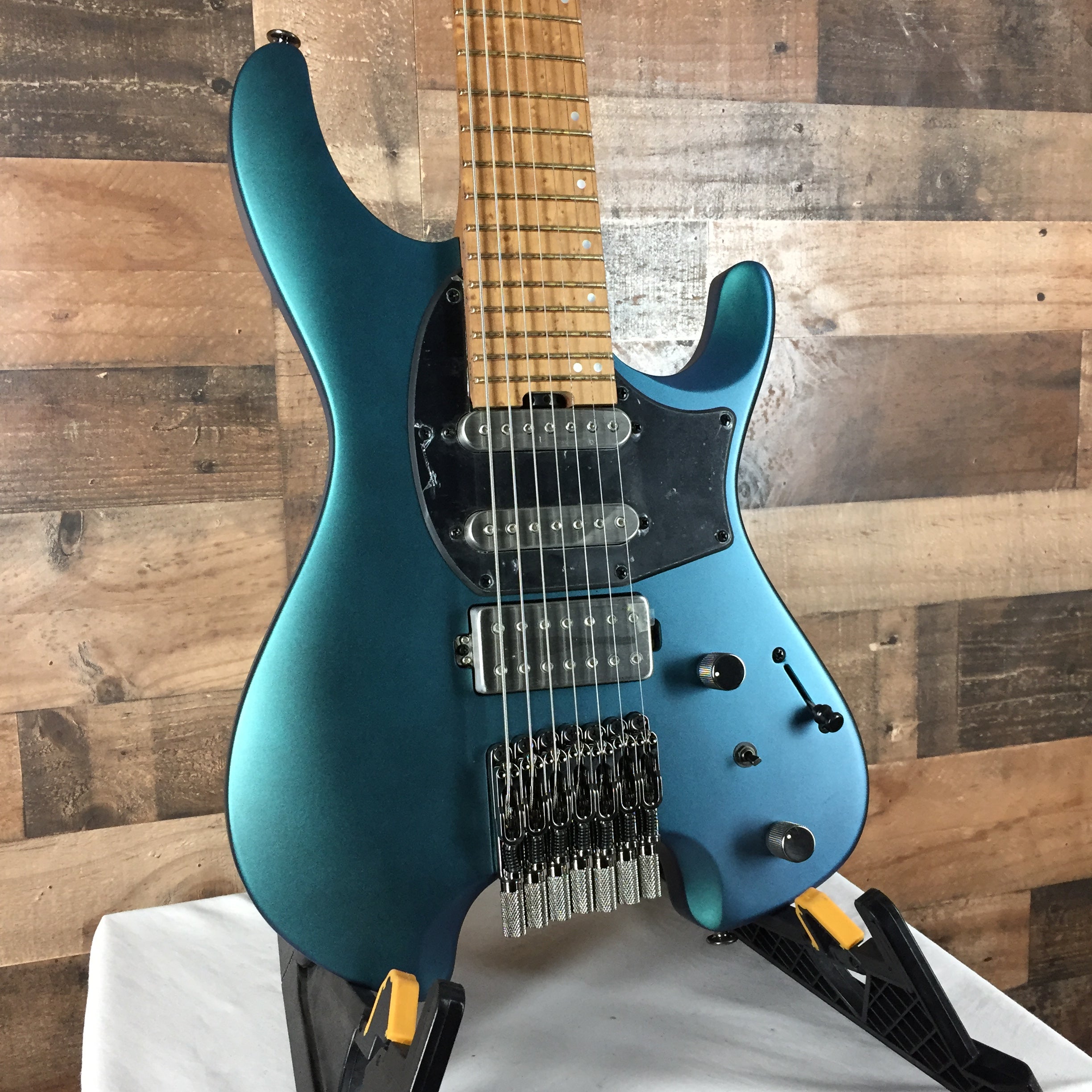 Q547 7-String, Electric Guitar Blue Chameleon Metallic Matte, Gig Bag, 083