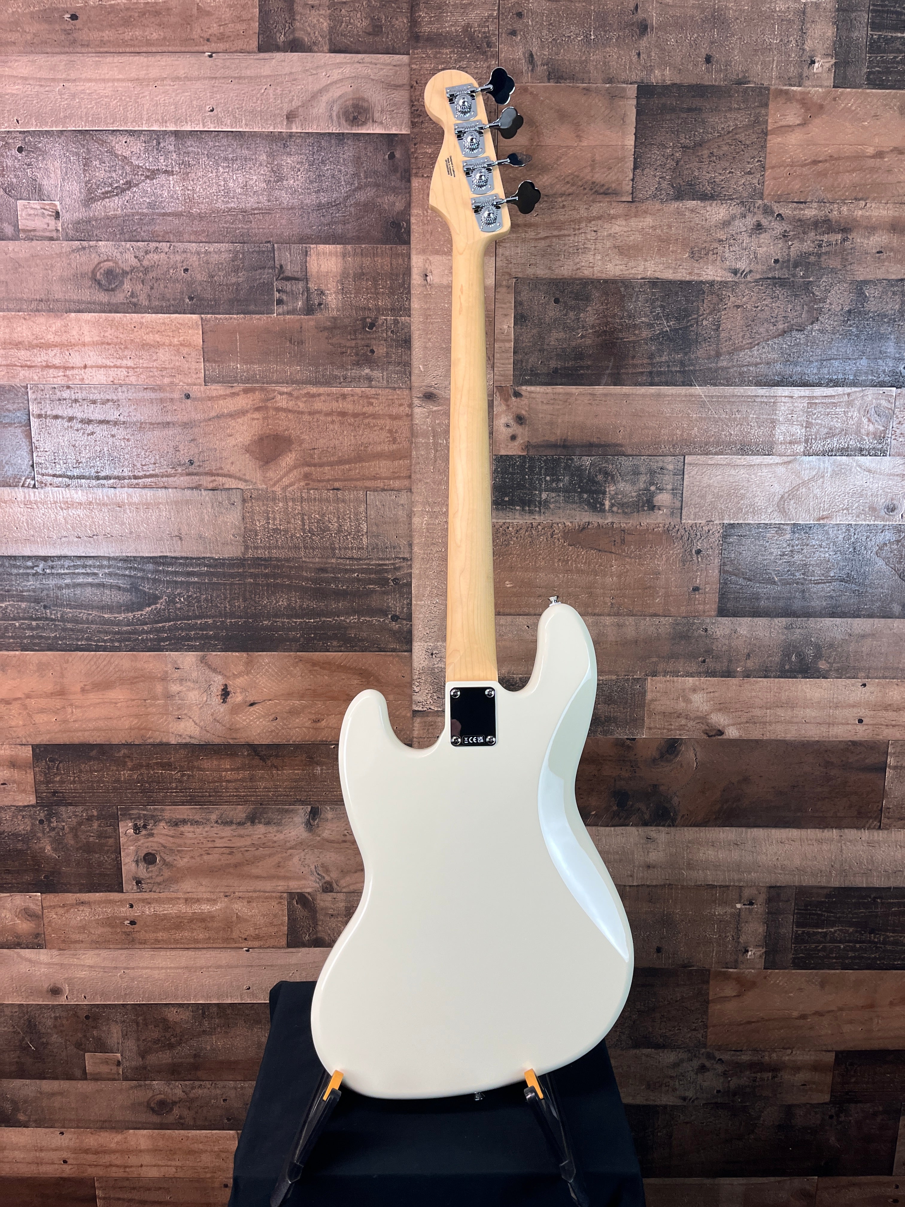 Standard Jazz Bass - Olympic White, Laurel Fingerboard, 849