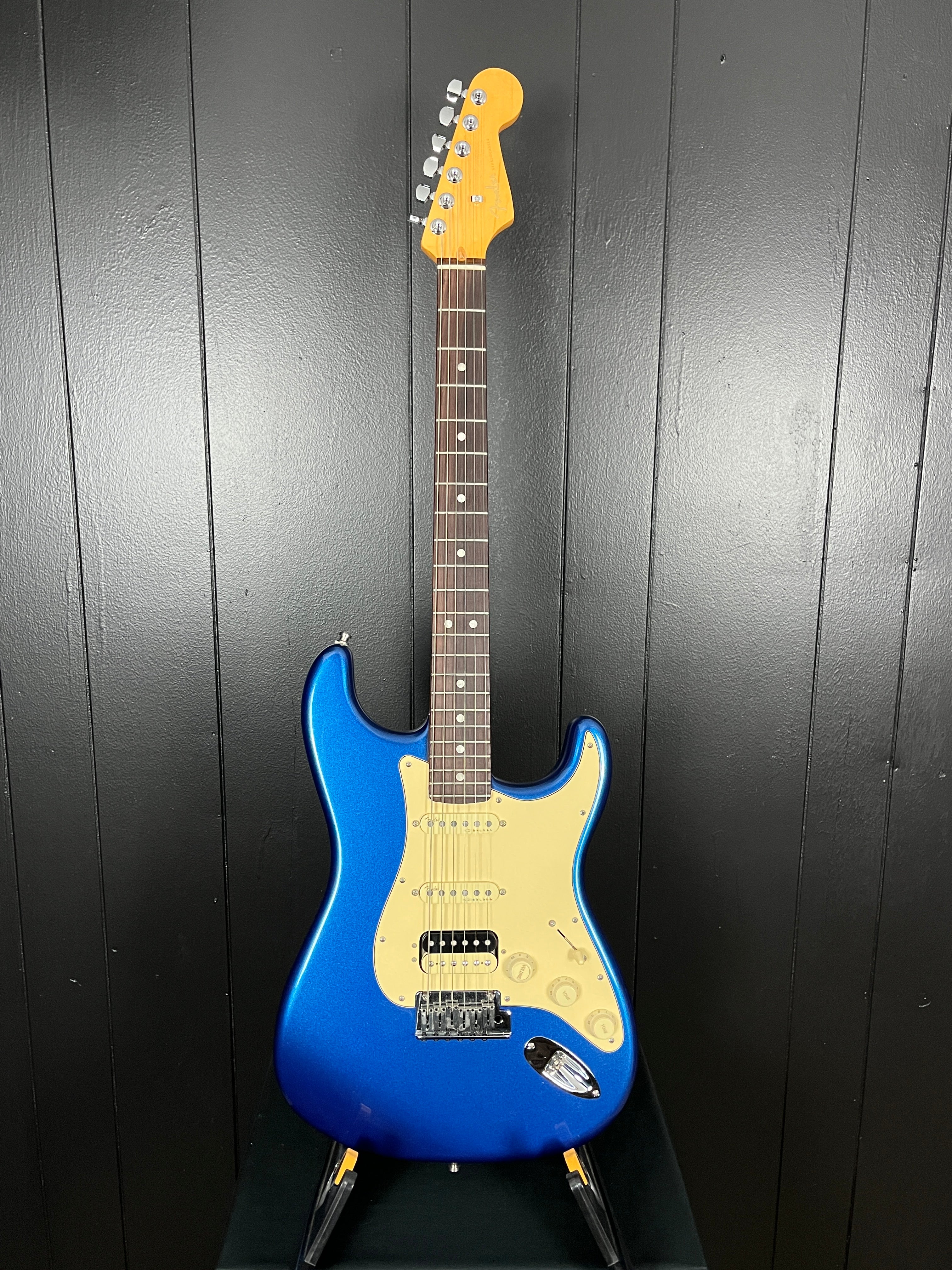 Fender Ultra Stratocaster HSS, Cobra Blue, Hard Case, 395