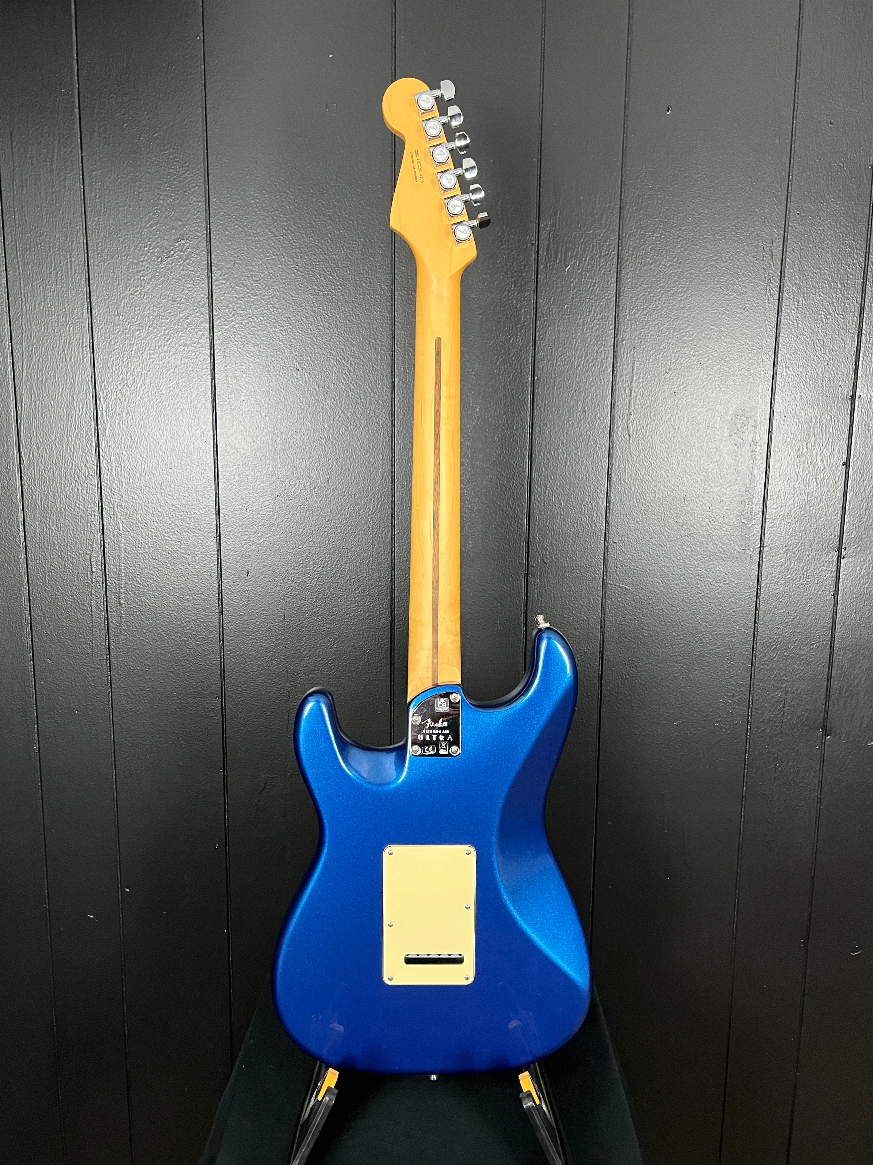 Fender Ultra Stratocaster HSS, Cobra Blue, Hard Case, 395