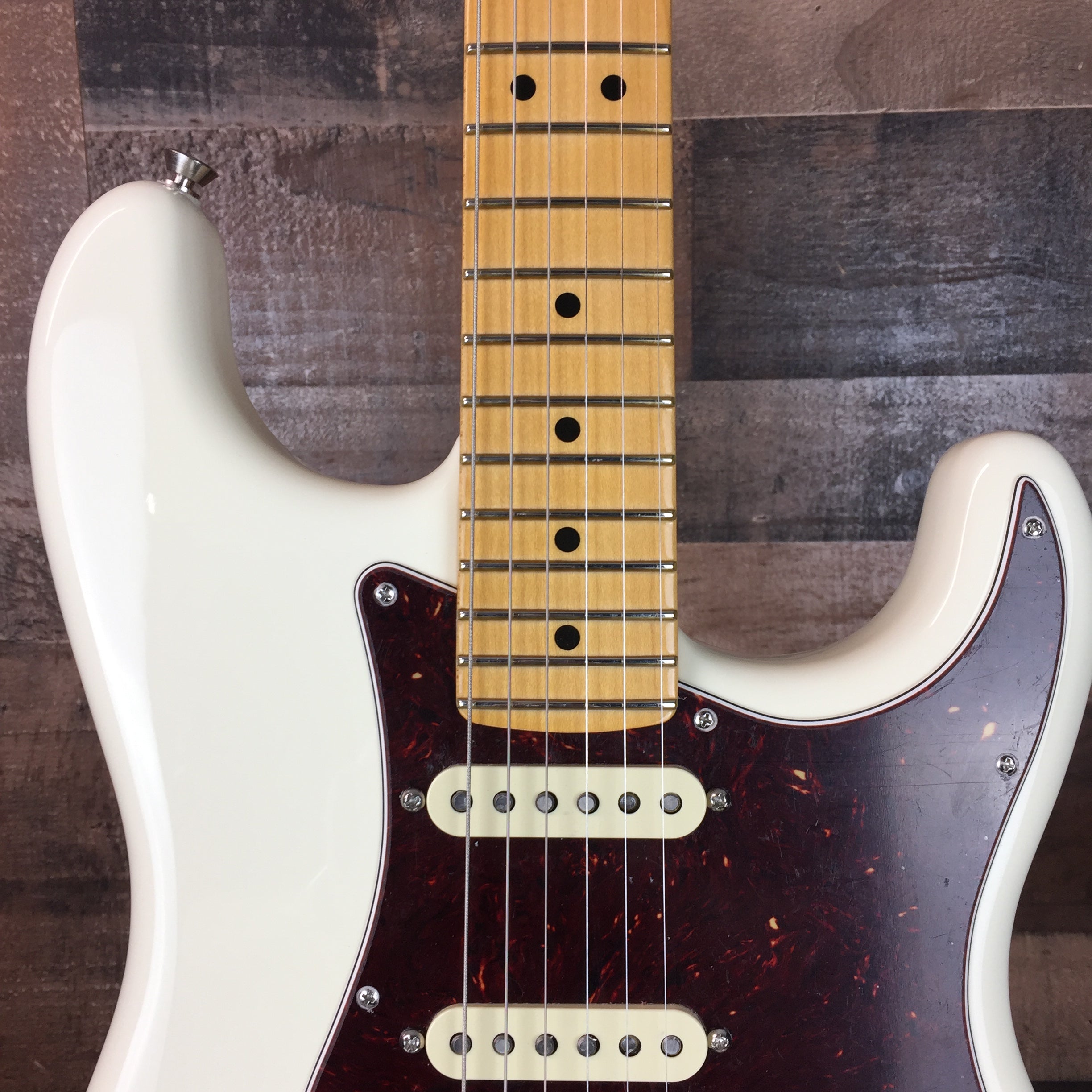 American Professional II Stratocaster HSS, Olympic White, Hard Case, 350