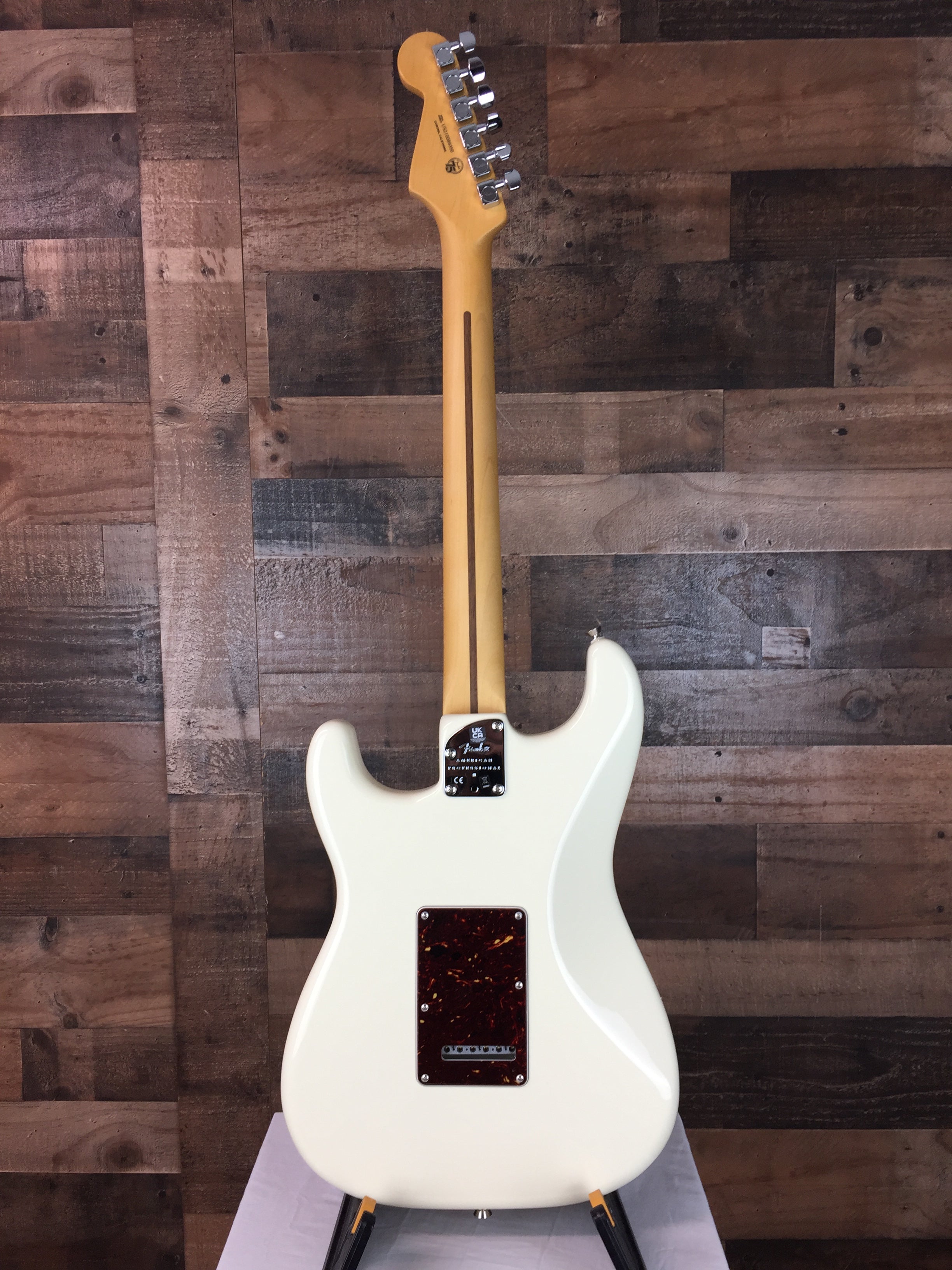 American Professional II Stratocaster HSS, Olympic White, Hard Case, 350