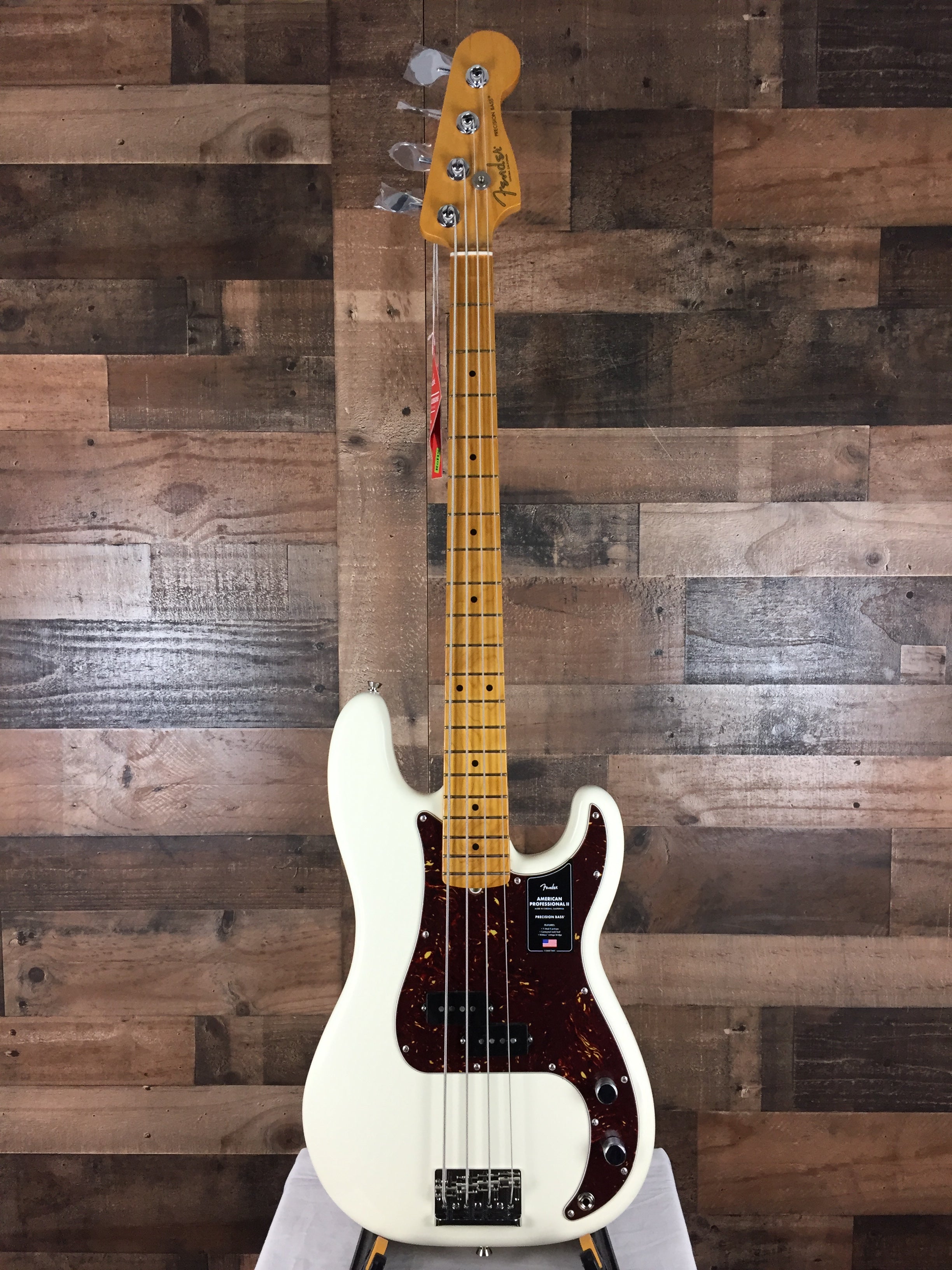 Fender Am Pro II Precision Bass, Olympic White, Hard Case, Free Ship, 483