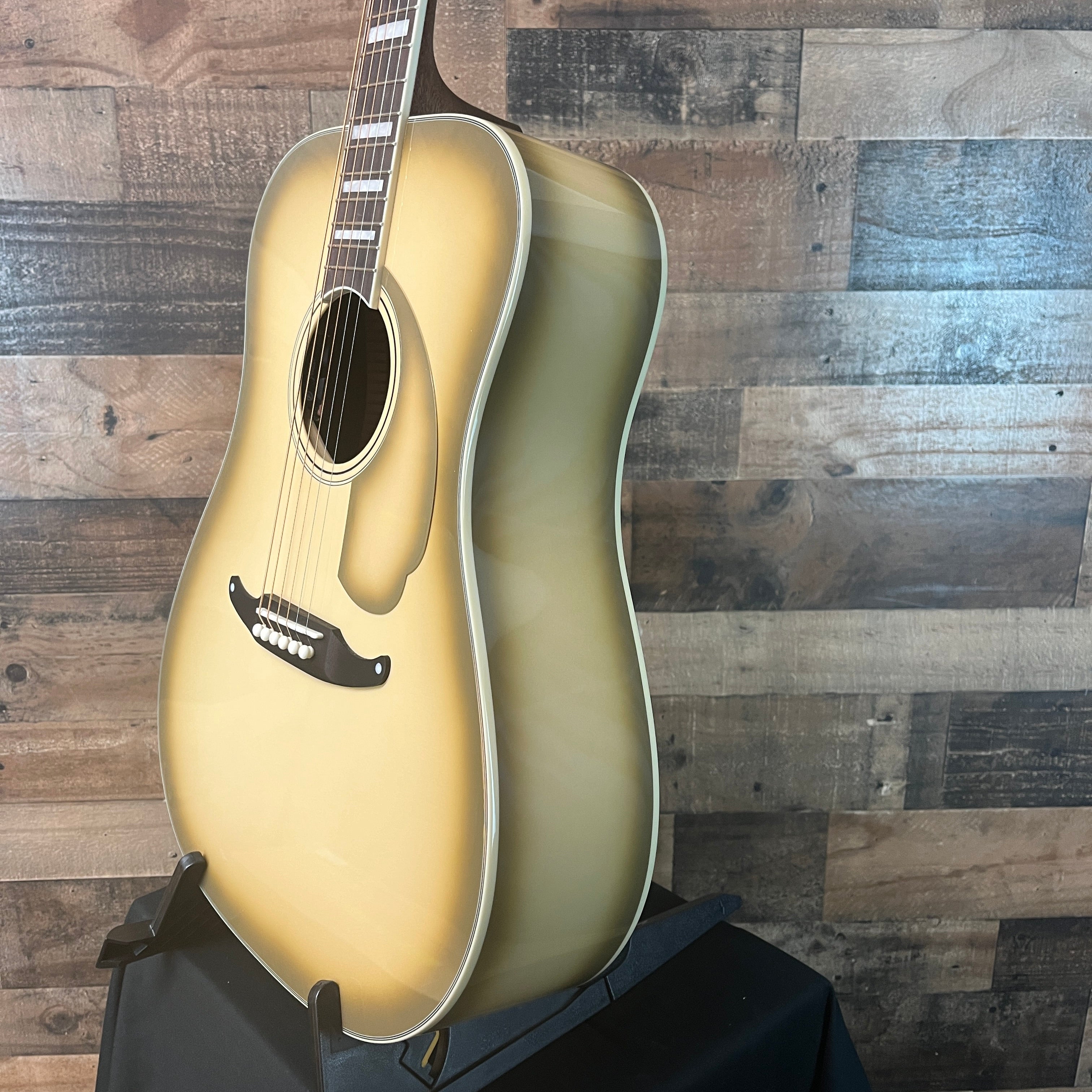 Fender California Vintage King Acoust/Electr, Antigua, Hardcase, 257