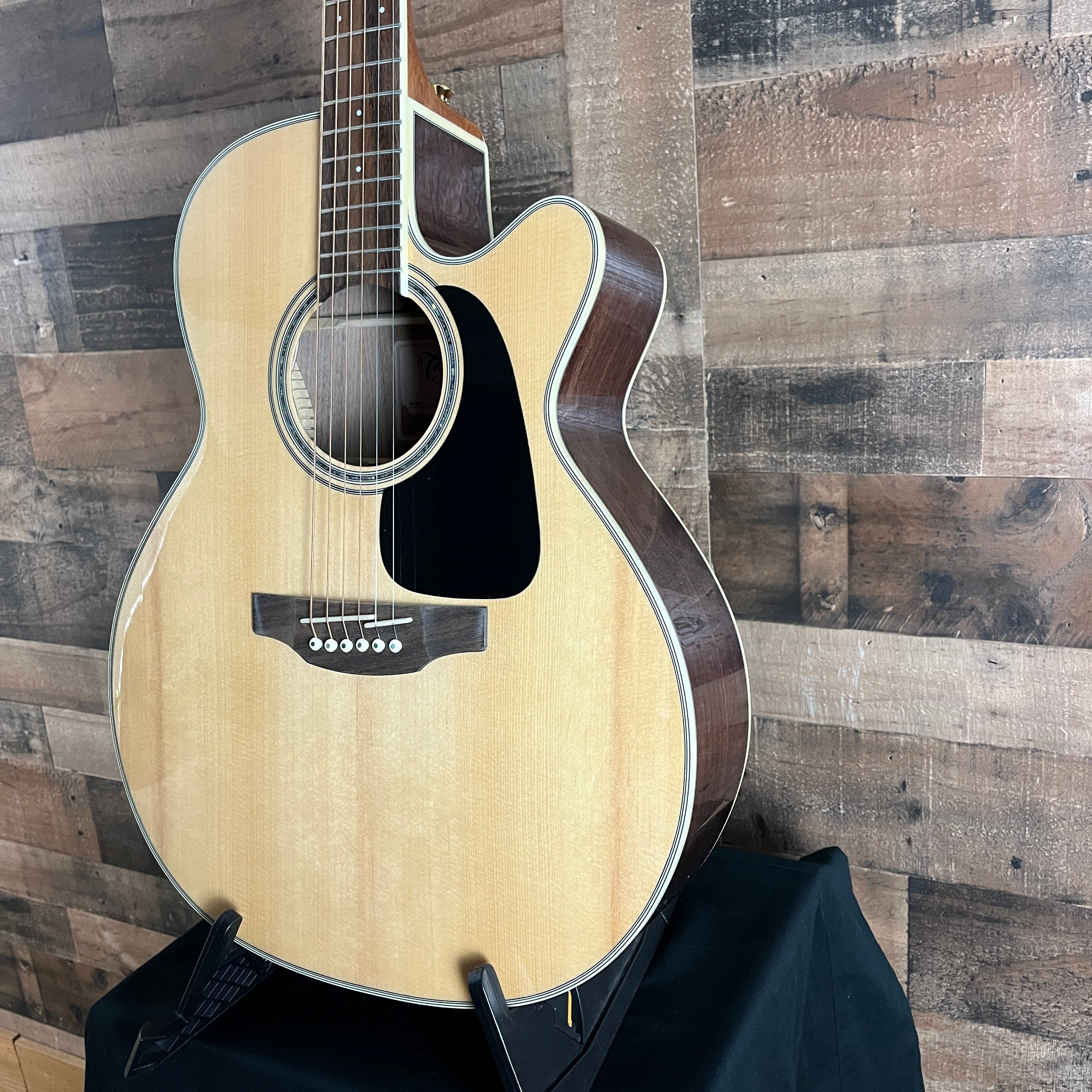 Takamine GN51CE-NAT Acoustic/Electric Guitar, Natural, 983