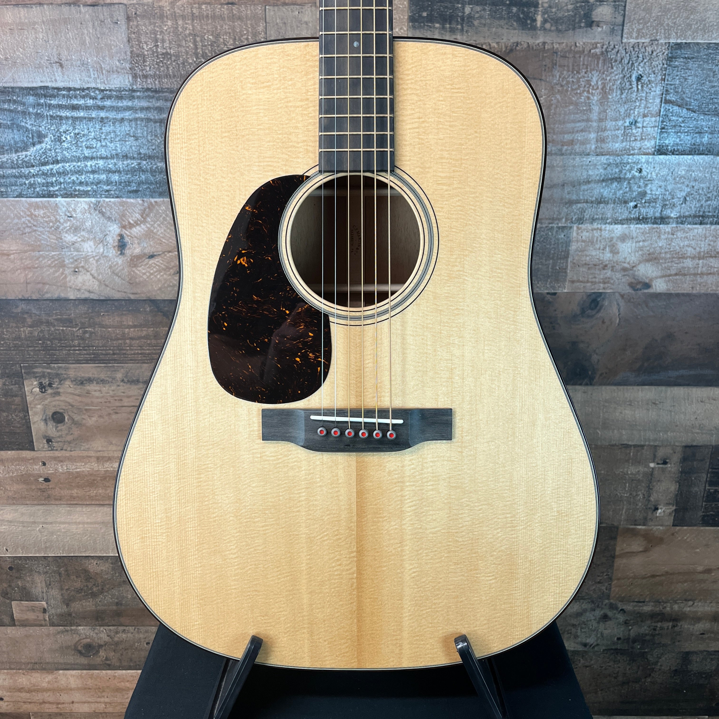 Martin D-18 Modern Deluxe Acoustic Guitar - Natural, Gig Bag, Left-Handed, 322