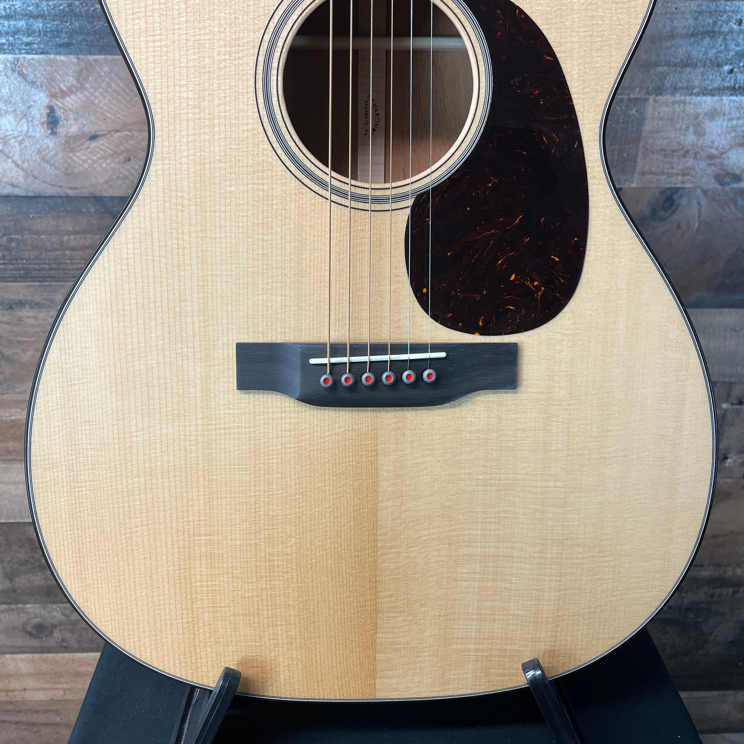 Martin 000-18, 00018 Modern Deluxe, Natural, Hardcase, 281